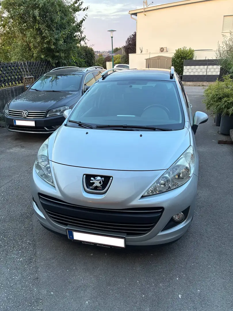 Peugeot 207 207 SW Active 1,4 16V VTi 100 Active Silber - 2