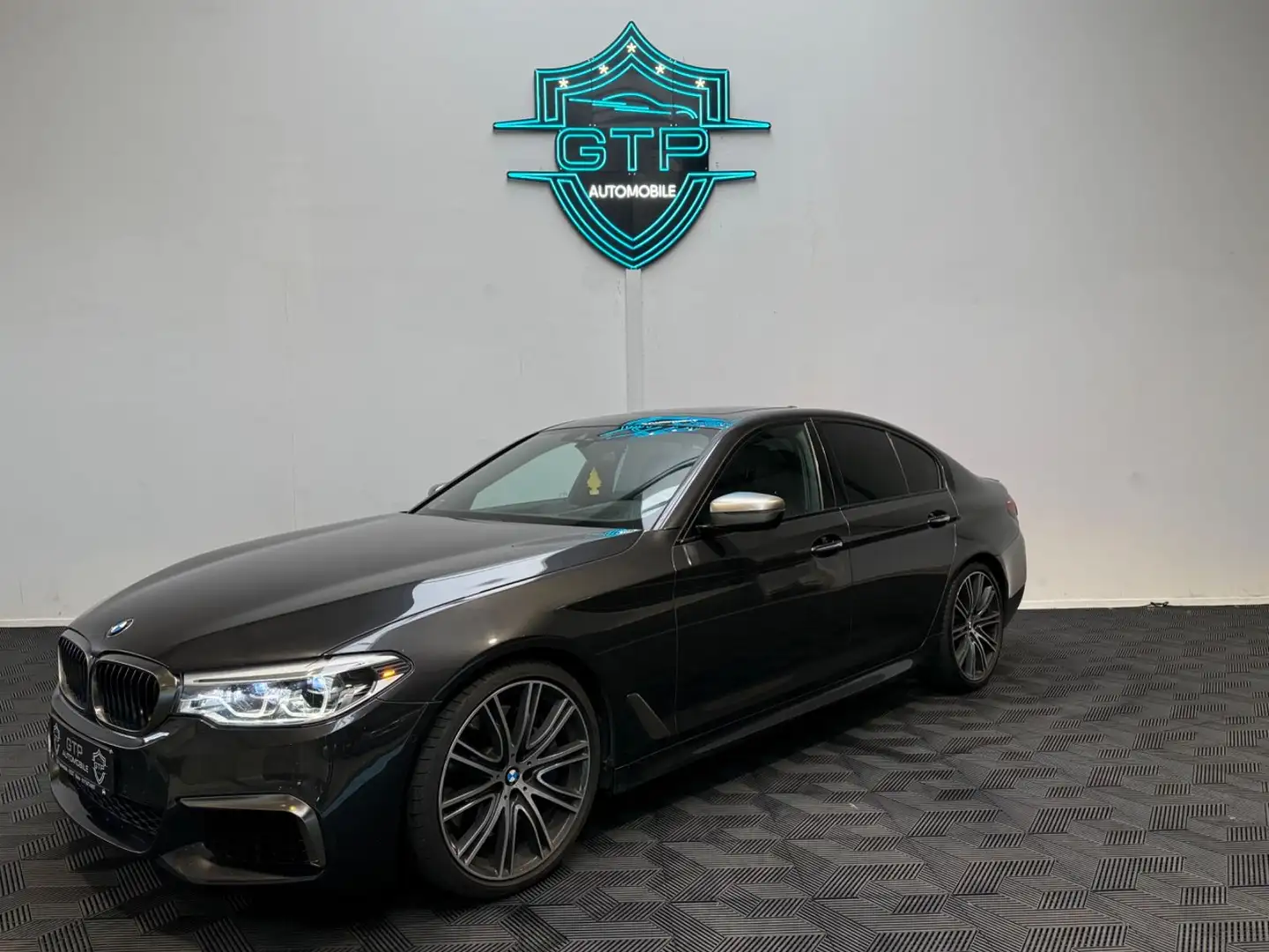 BMW 550 i Limousine *HUD*Pano*H&K*Kam*Memory* Gris - 1
