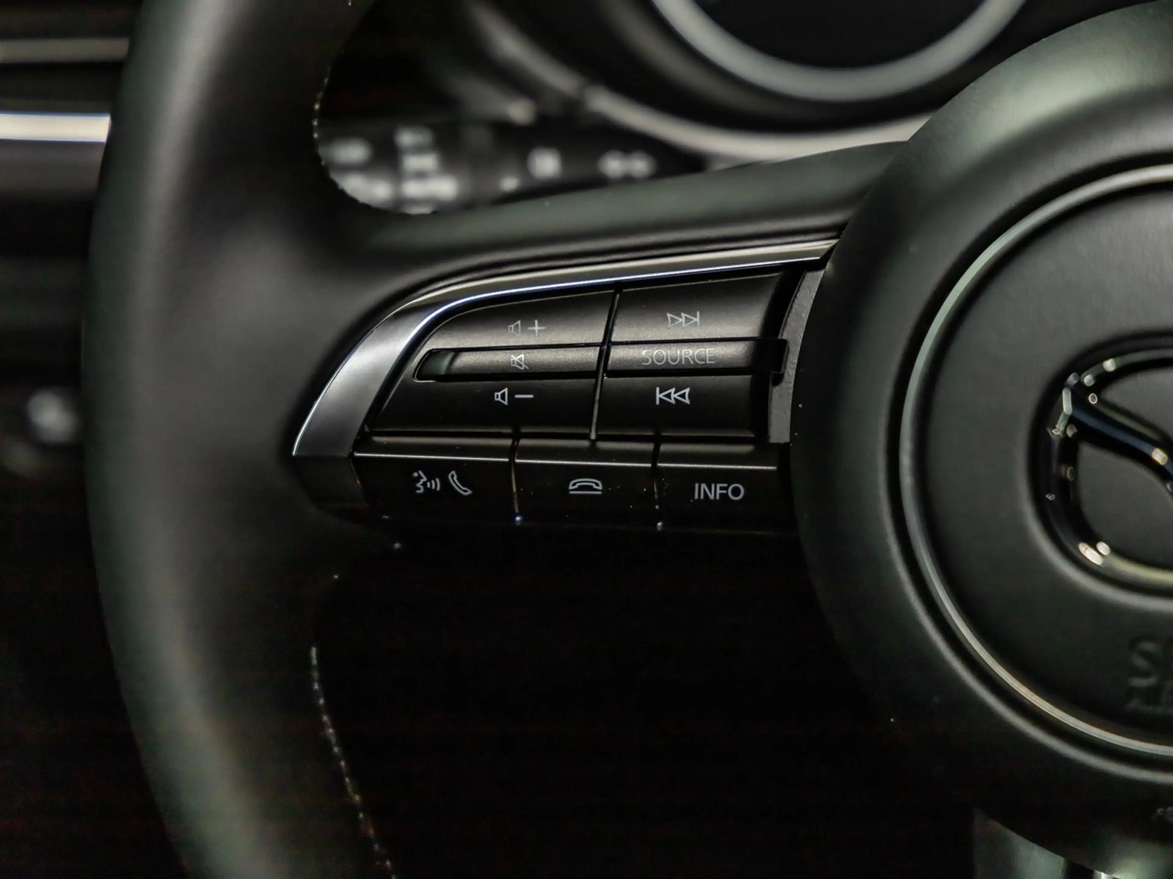 Mazda 3 6AT FWD Exclusive-Line 360° PDC RFK BOSE — photo 9