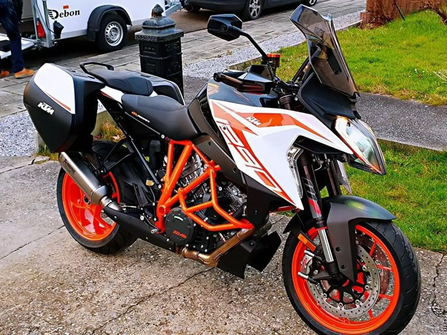 KTM 1290 Super Duke GT Wit - 1