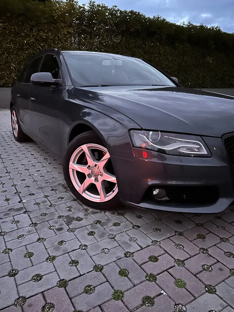 Audi A4 - 1