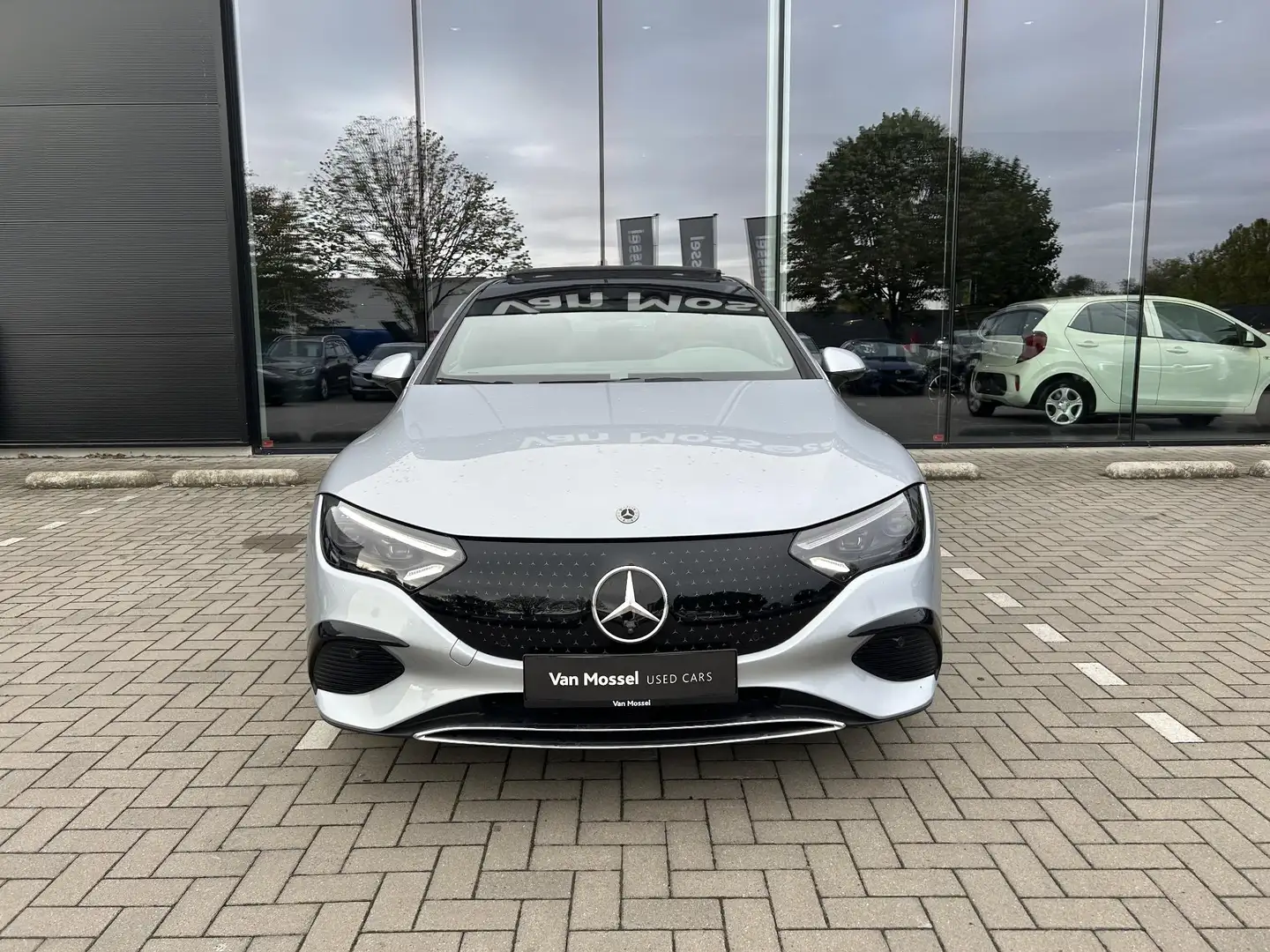 Mercedes-Benz EQE 300 Business Edition HYPER SCREEN| PANO DAK|  LEDER| D Argent - 2