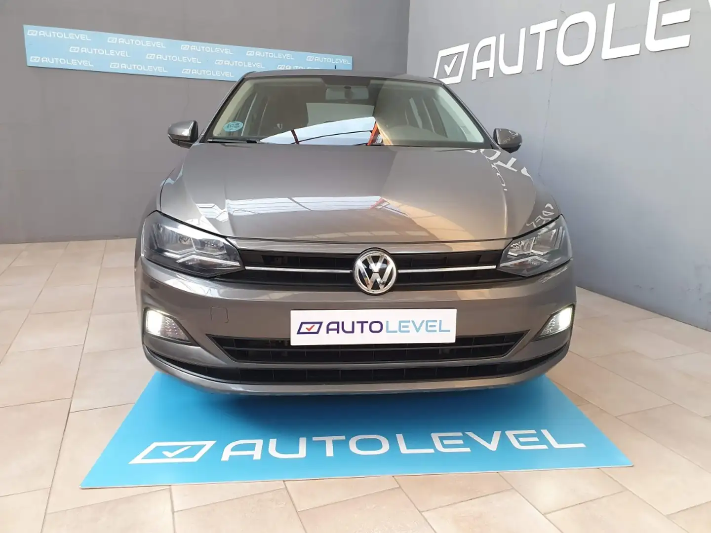 Volkswagen Polo 1.0 TSI Advance 70kW Gris - 2