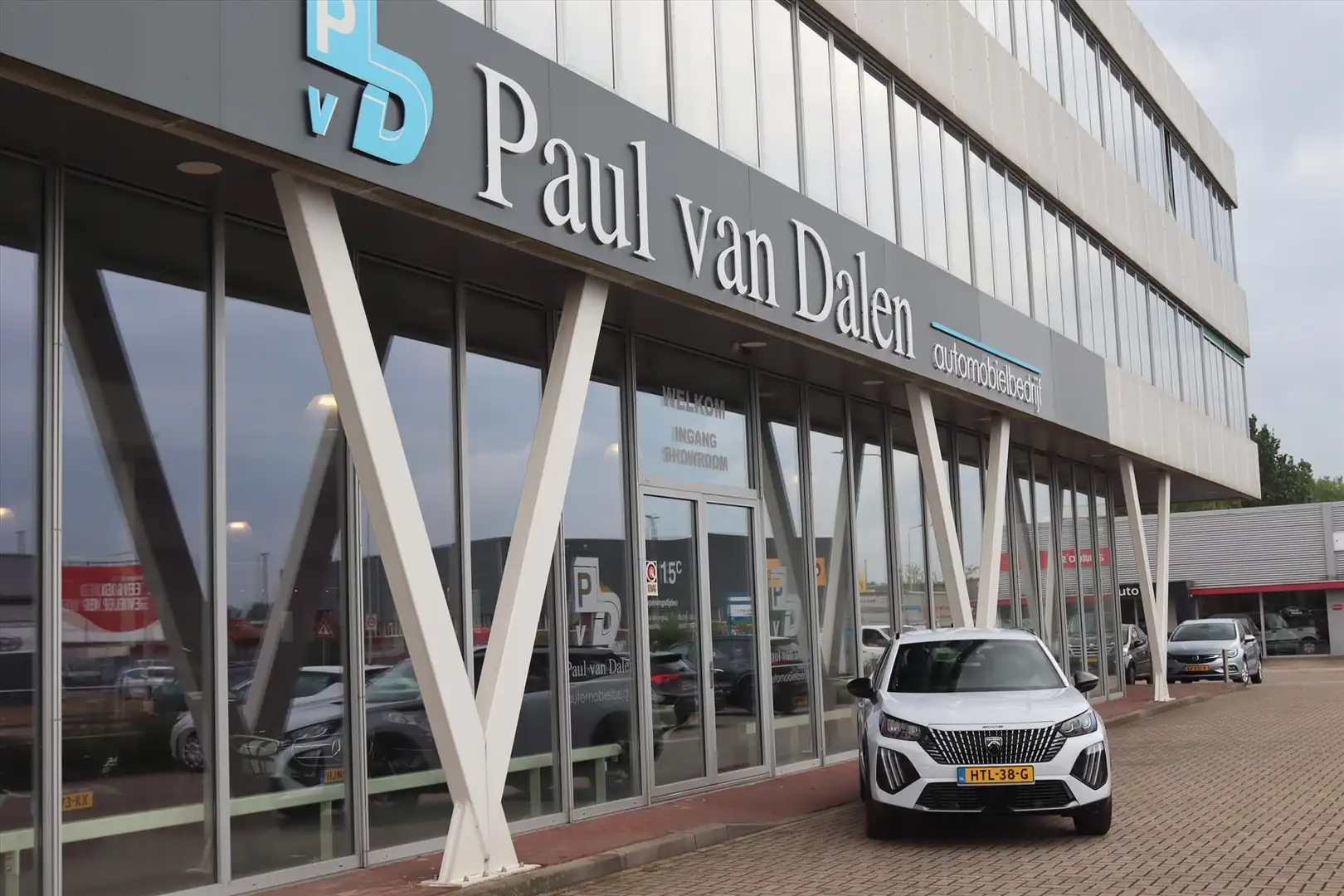 Peugeot 2008 1.2 PURETECH 130PK AUTOMAAT ALLURE | Wit Metallic Wit - 2