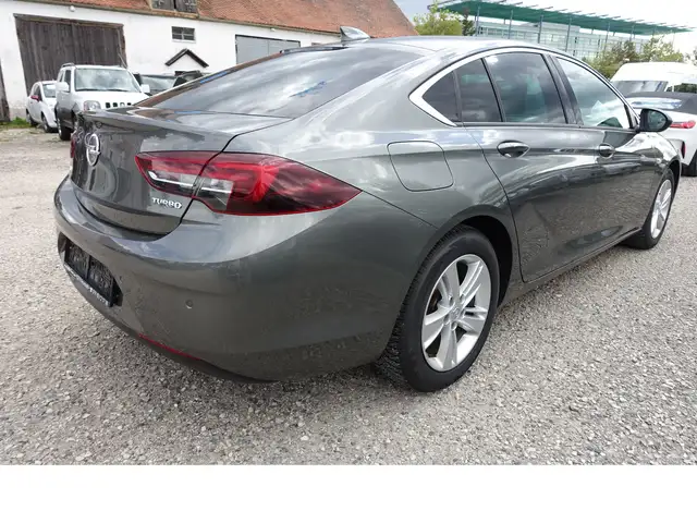 Opel Insignia view 4