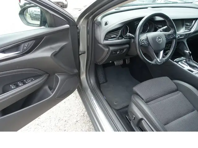 Opel Insignia view 8