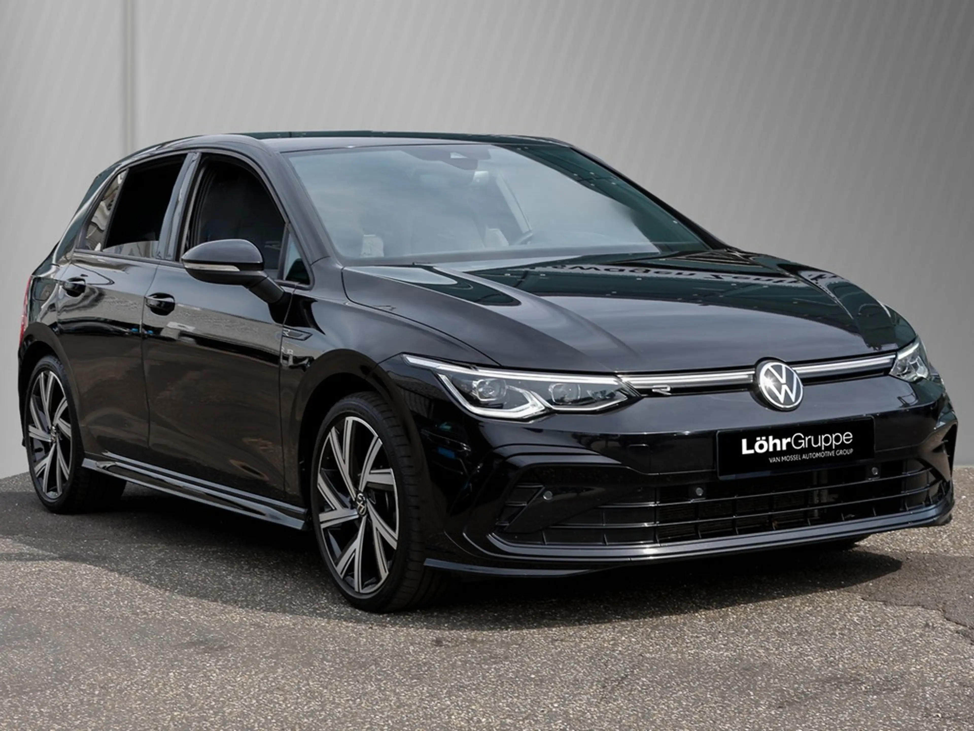 Volkswagen Golf VIII 1.5 TSI R-Line Navi/RFK/LED — photo 4