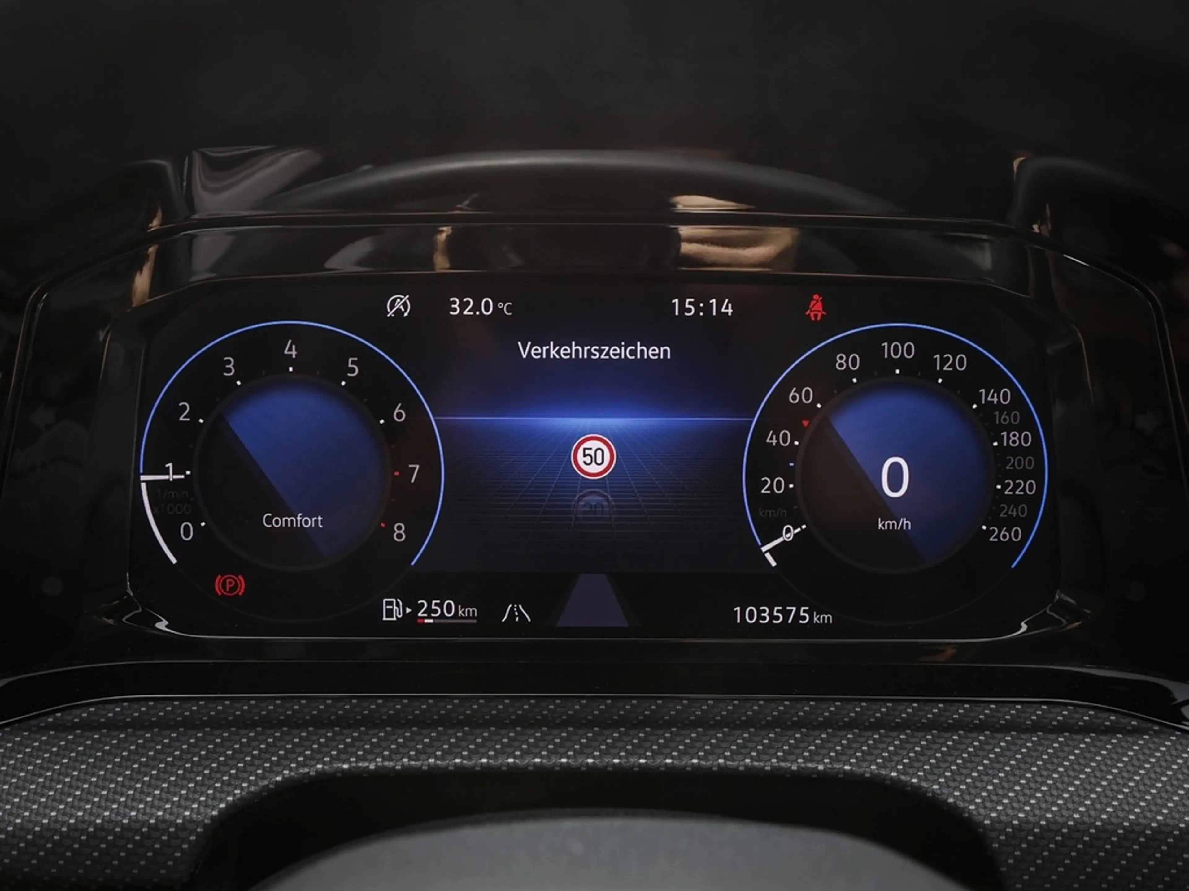 Volkswagen Golf VIII 1.5 TSI R-Line Navi/RFK/LED — photo 14