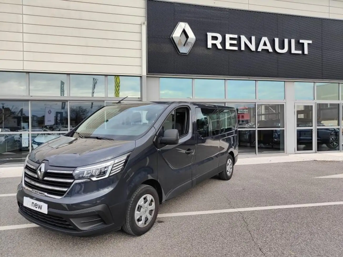 Renault Trafic L1 2.0 Blue dCi 150ch S\u0026S Zen 9 places - 1