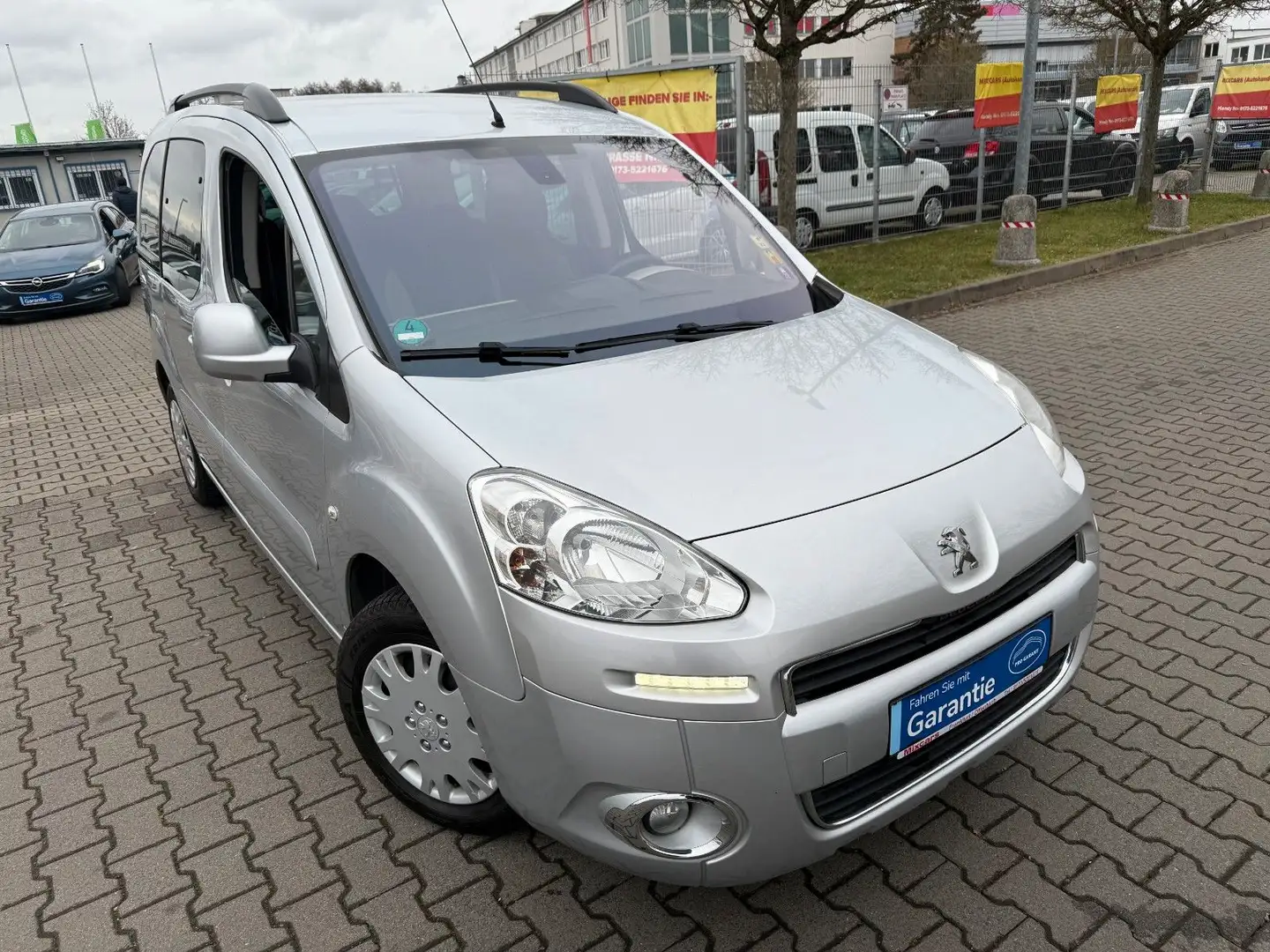 Peugeot Partner 1.6 16V Tepee Allure*KLIMAAUTOMATIK*SHZ* Gris - 1