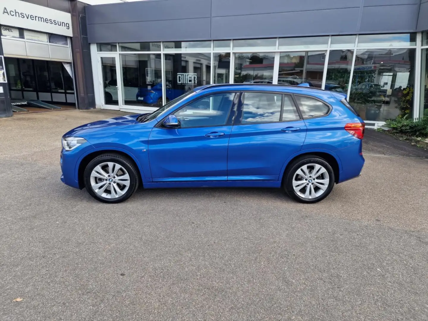 BMW X1 xDrive M Sport 2,0 AT+NAV+HUD+SHZ+PDC+LED Klima Blau - 2
