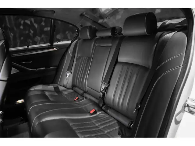 BMW M5 view 12