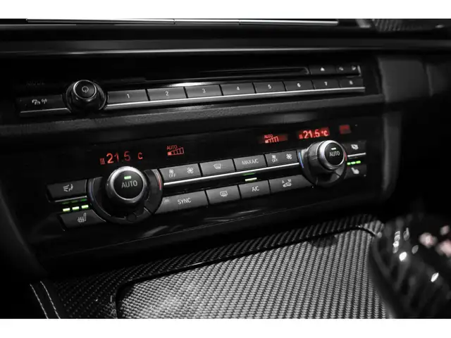 BMW M5 view 24