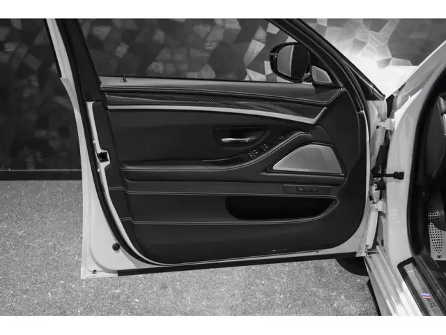 BMW M5 view 27