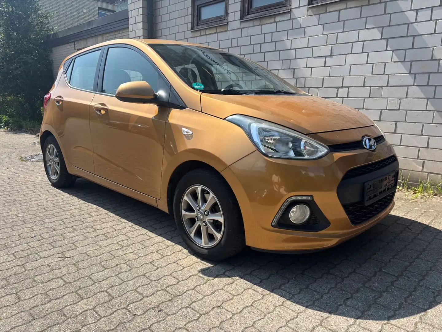 Hyundai i10 YES! 1.Hand Scheckheft Gold - 1
