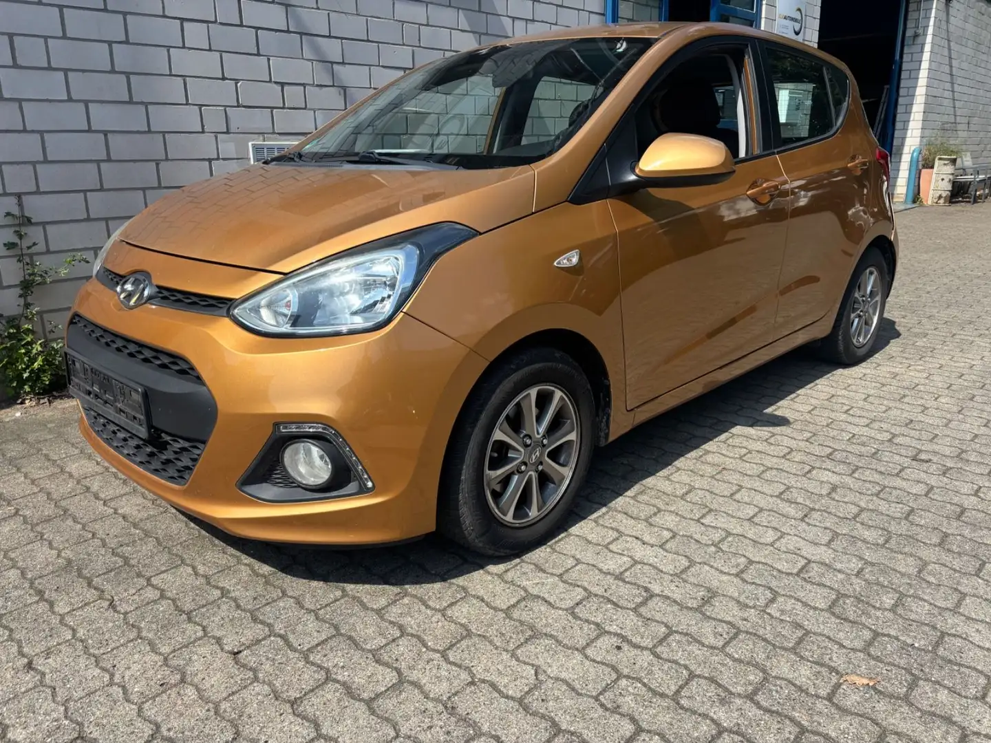 Hyundai i10 YES! 1.Hand Scheckheft Gold - 2