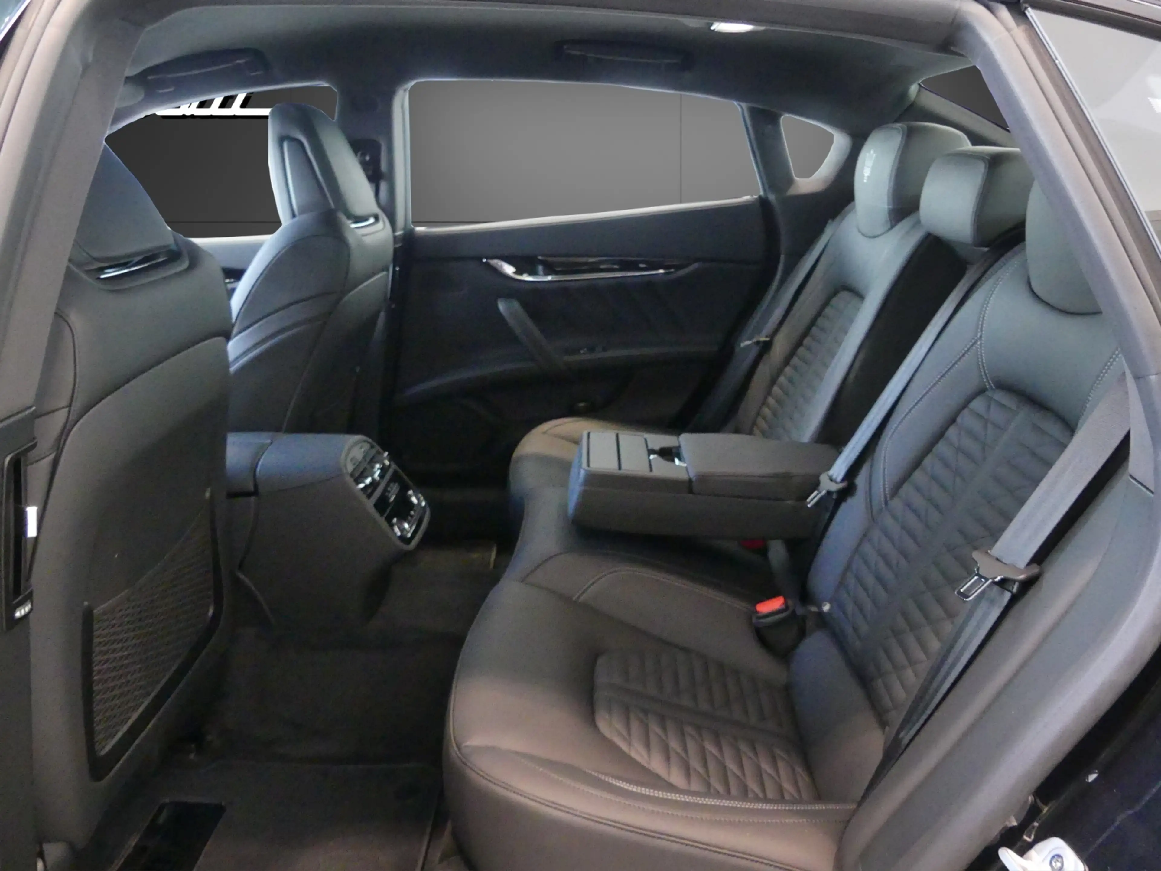 Maserati Quattroporte S Q4 — photo 9