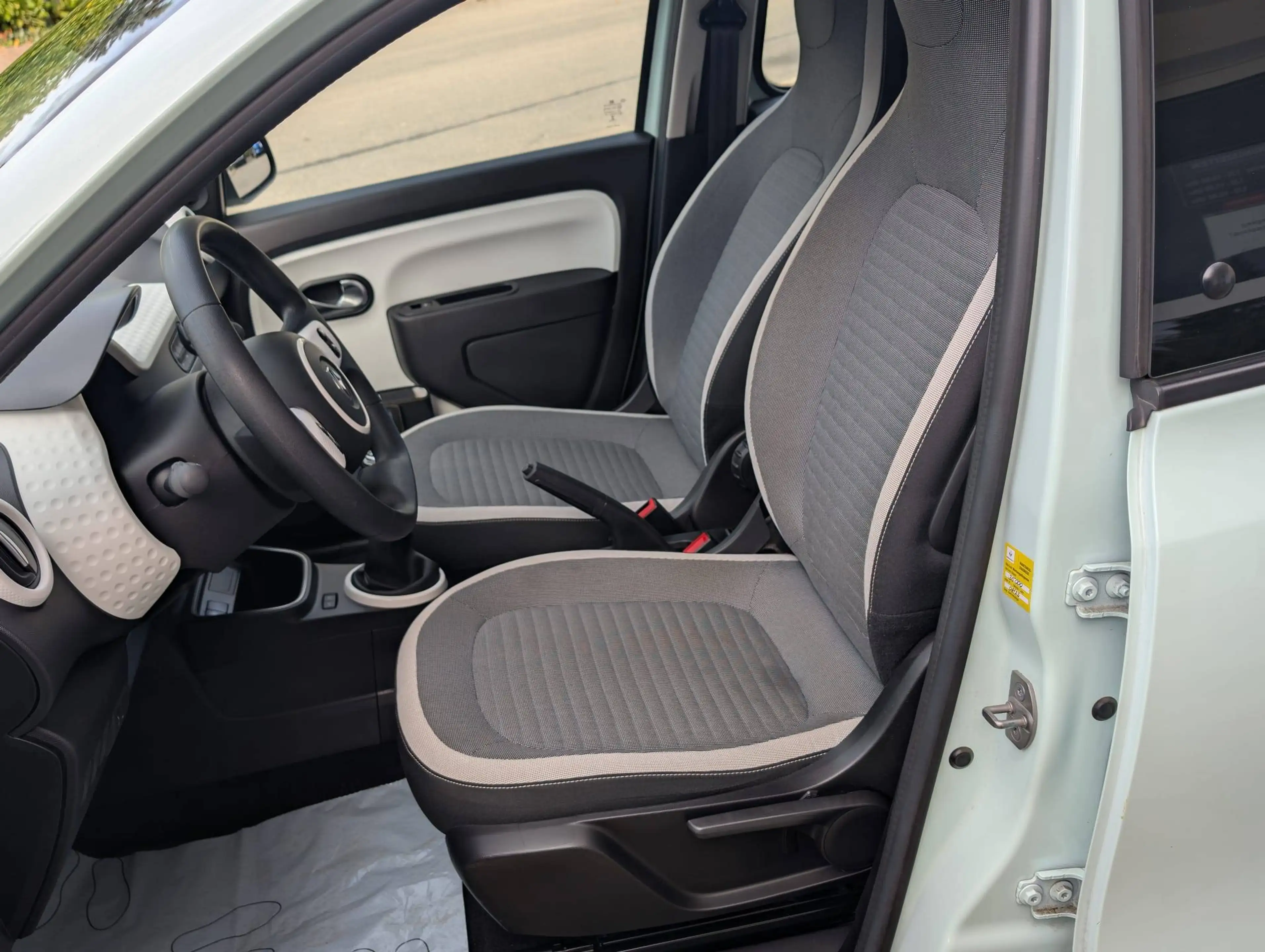 Renault Twingo Limited — photo 8