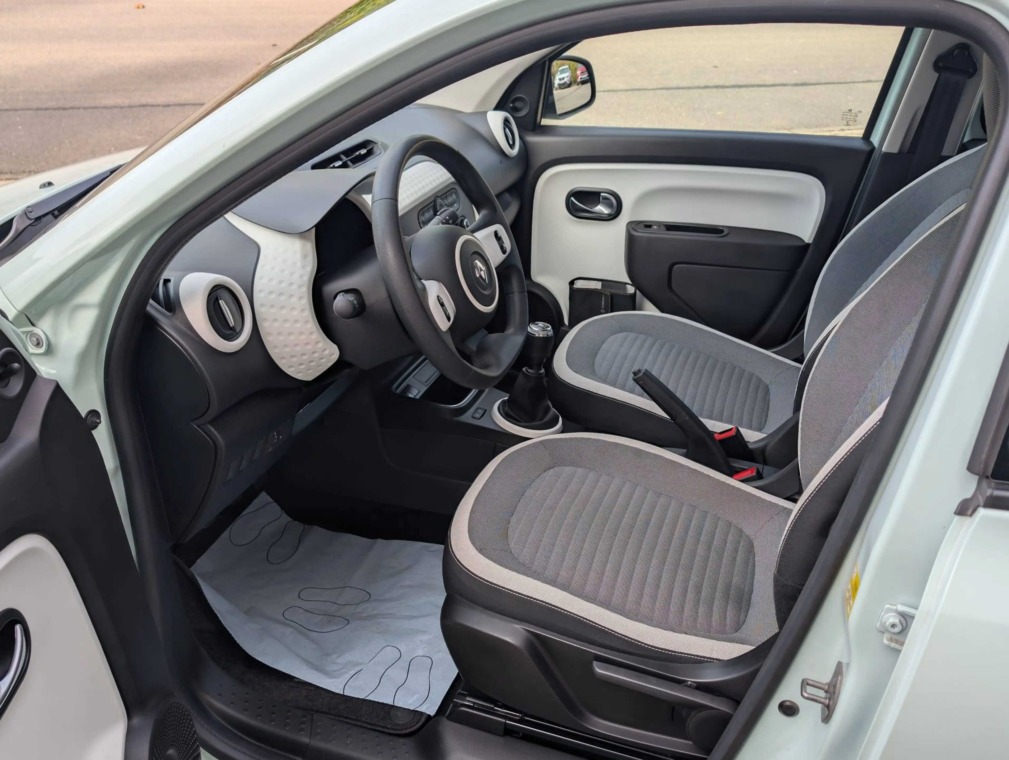 Renault Twingo Limited — photo 7