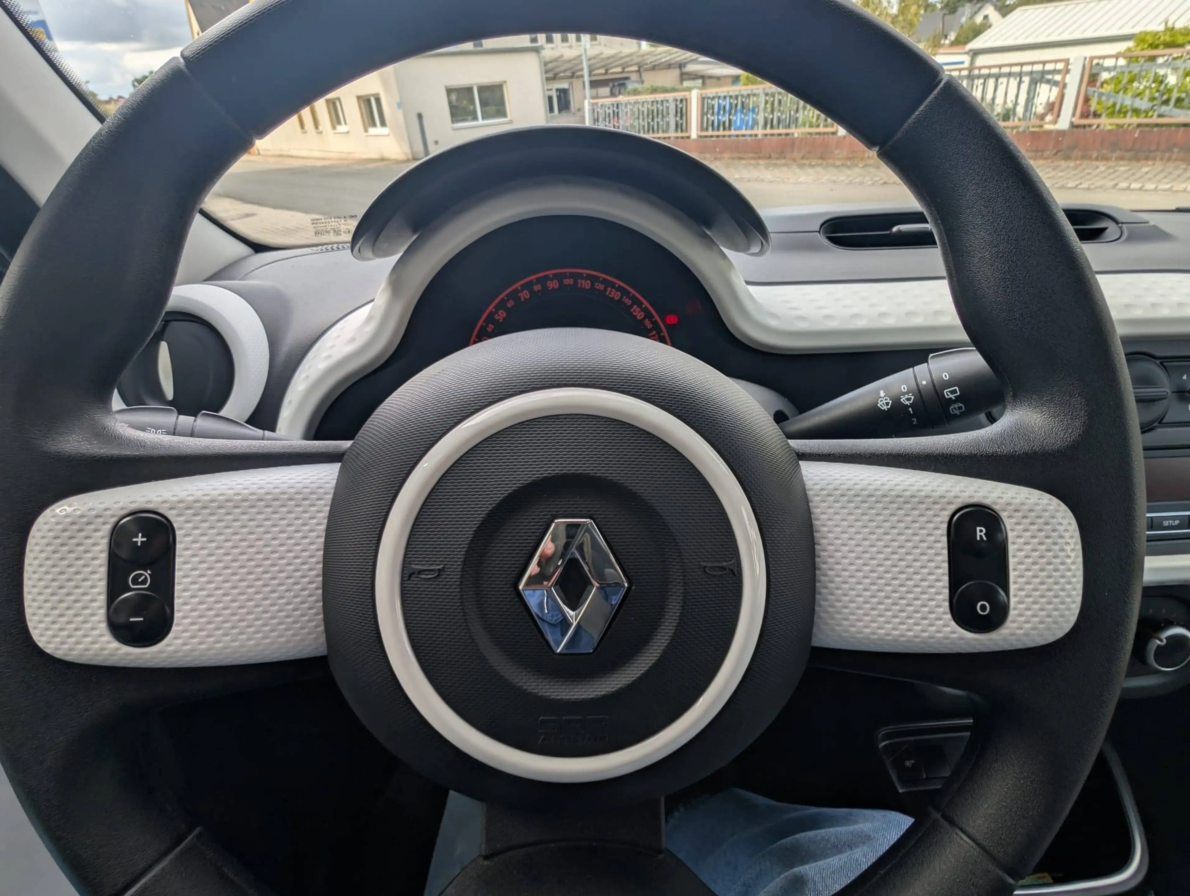 Renault Twingo Limited — photo 10