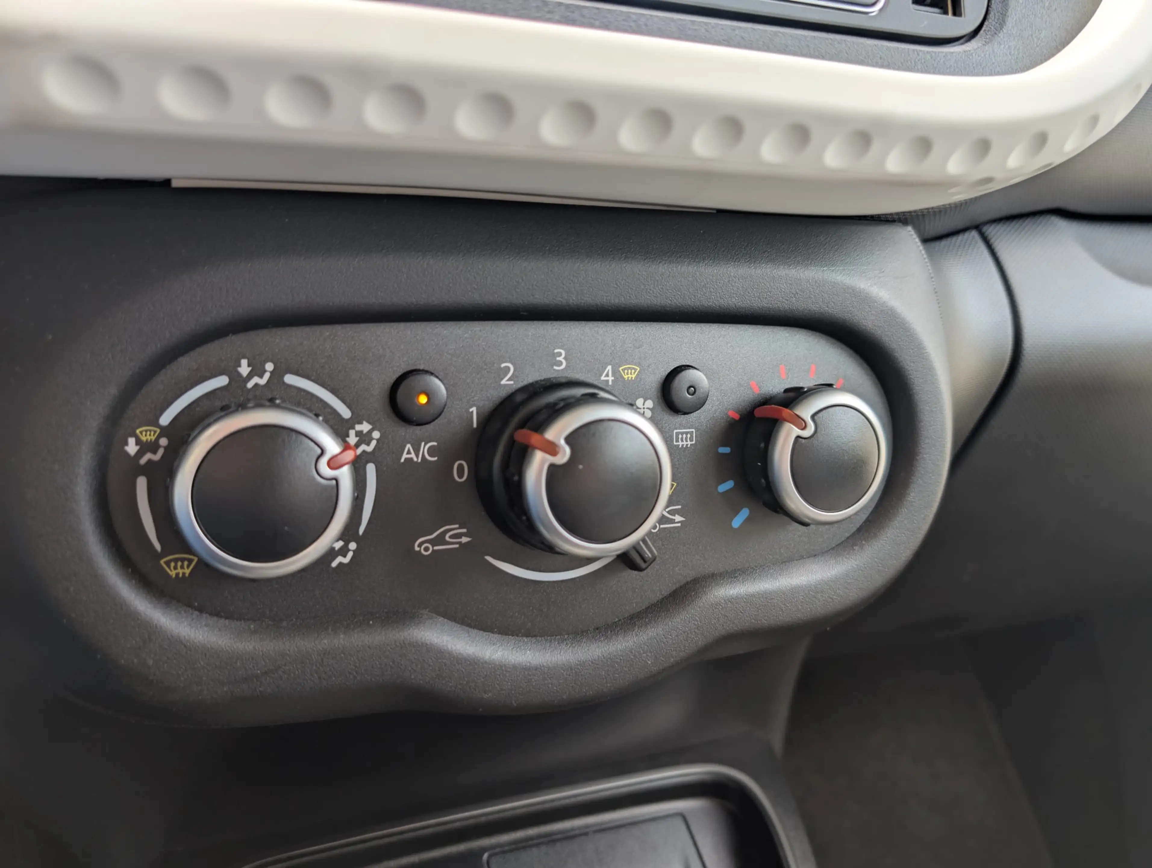 Renault Twingo Limited — photo 14