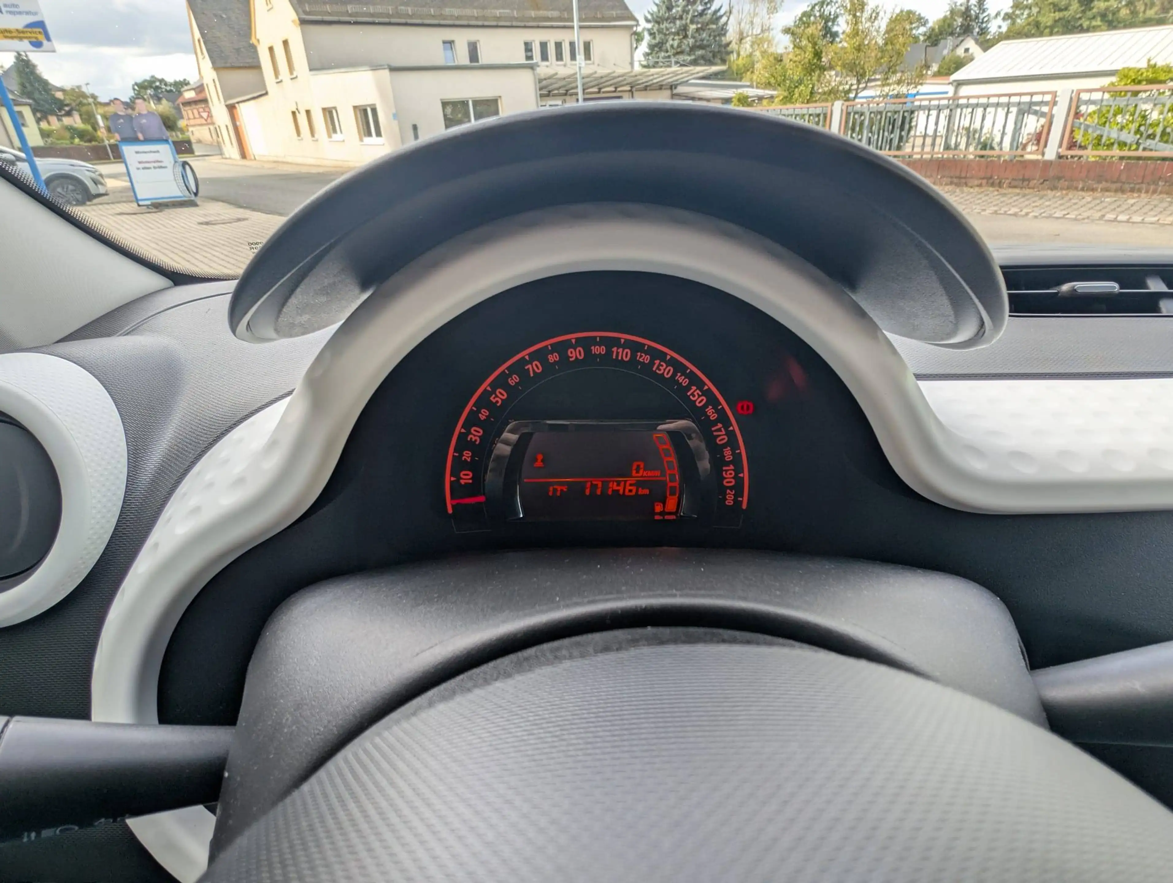 Renault Twingo Limited — photo 11