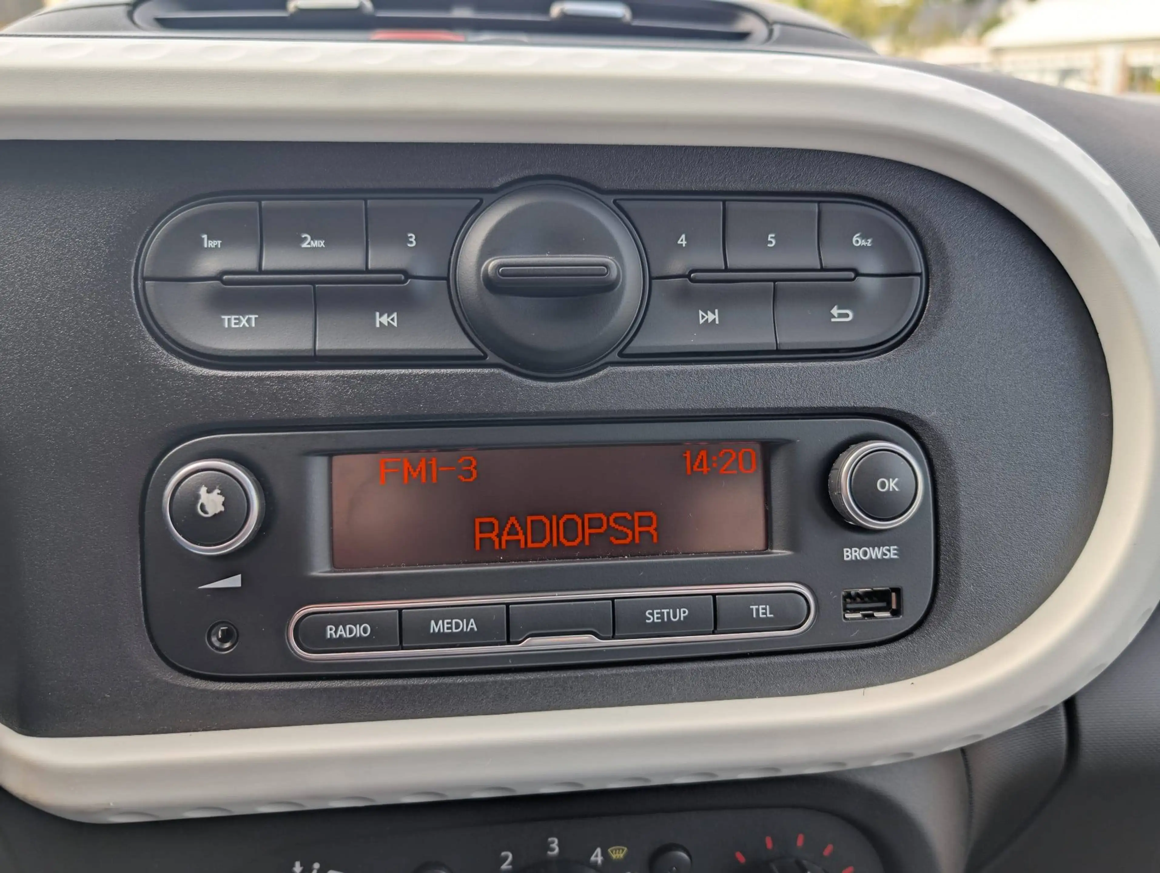 Renault Twingo Limited — photo 13
