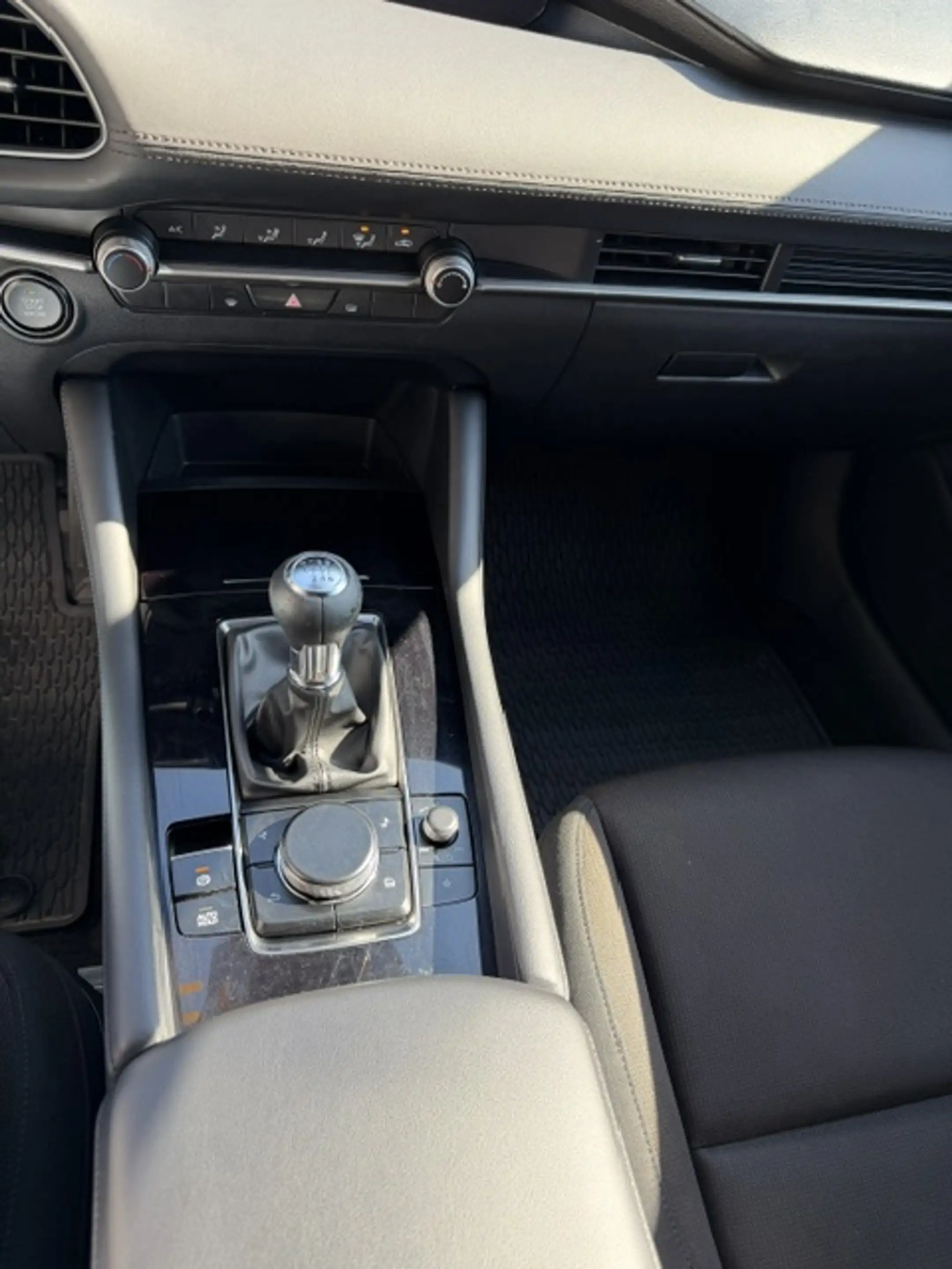 Mazda 3 Comfort — photo 14
