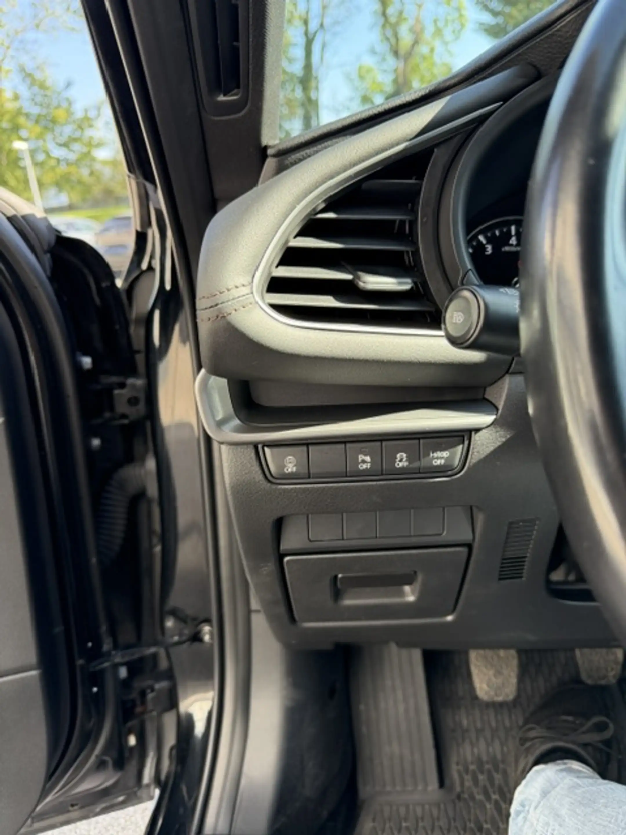 Mazda 3 Comfort — photo 12