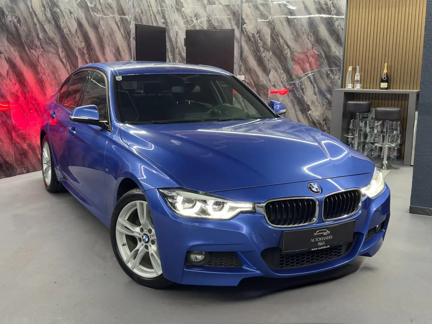 BMW 318 xDrive Limousine M-SPORTPAKET *LCI,HUD,NAVI, LED* Blau - 1