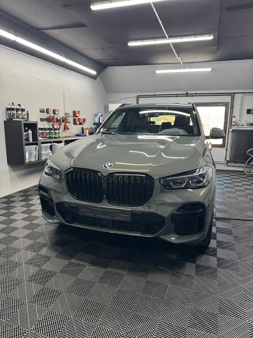 BMW X5 xDrive 40 d M Sport Grau - 2
