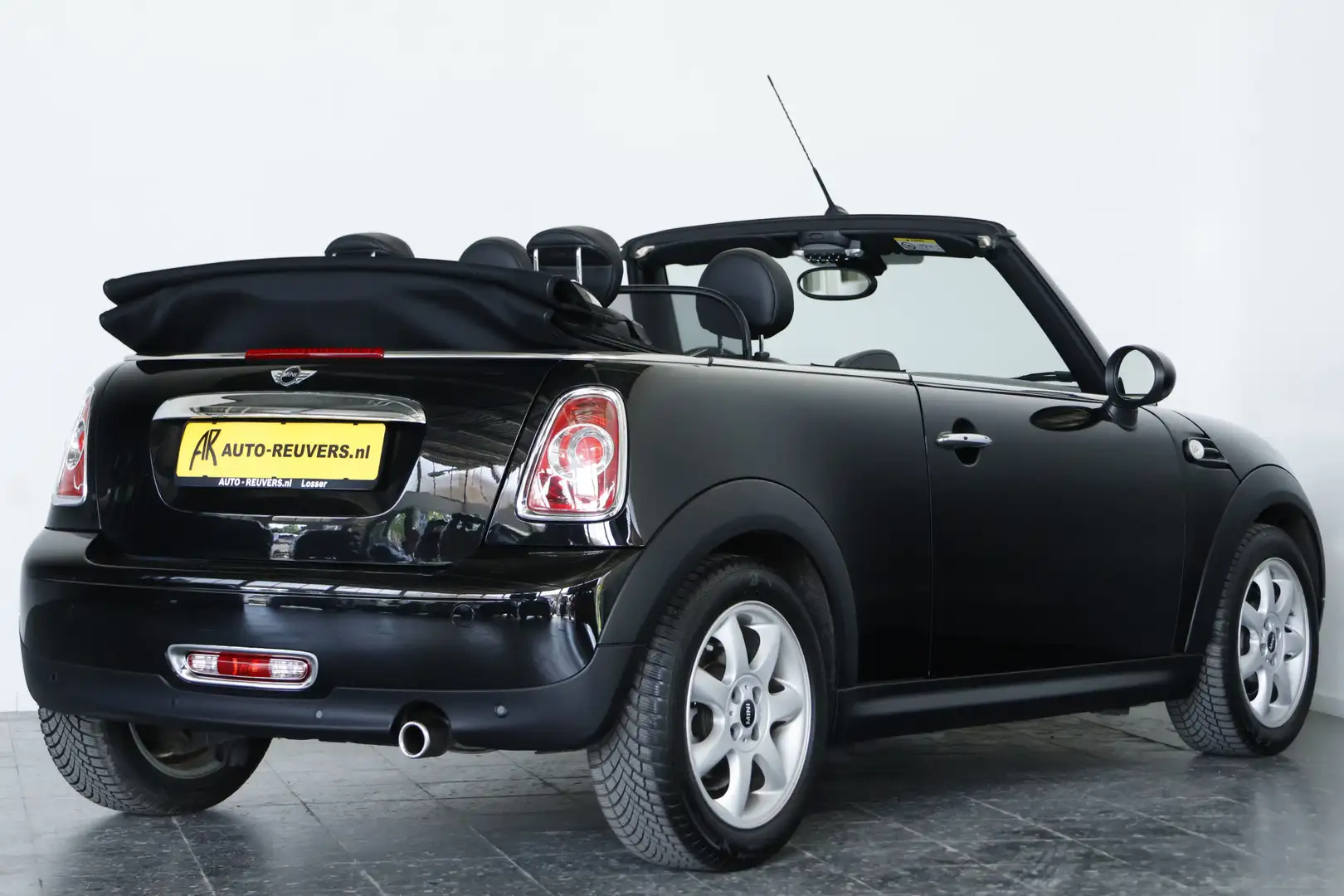 MINI Cooper Cabrio Mini 1.6 Chili / Bi-Xenon / Leder / Navi / Opendak Чорний - 2