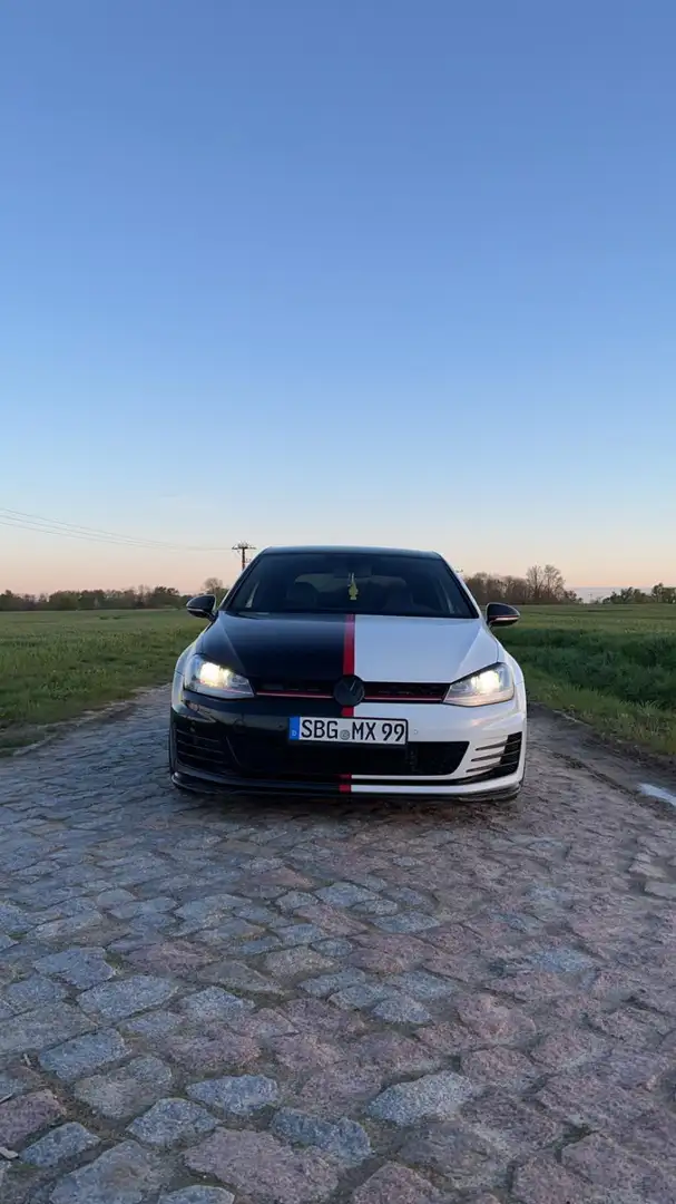 Volkswagen Golf GTI - 1