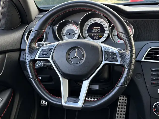 Mercedes-Benz 220 view 13