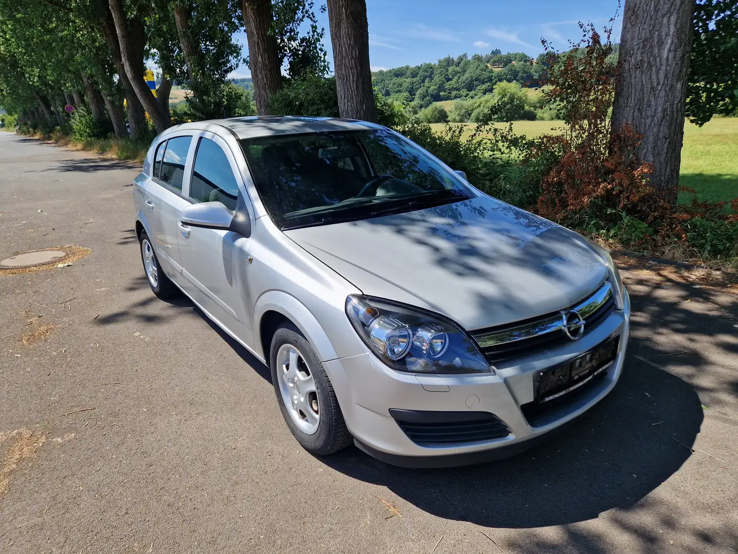 Opel Astra 1.6 Easytronic TÜV 07/2027 AHK Silber - 1