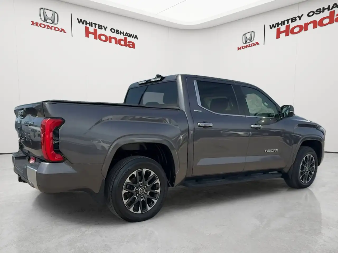 Toyota Tundra снимка Toyota Tundra
