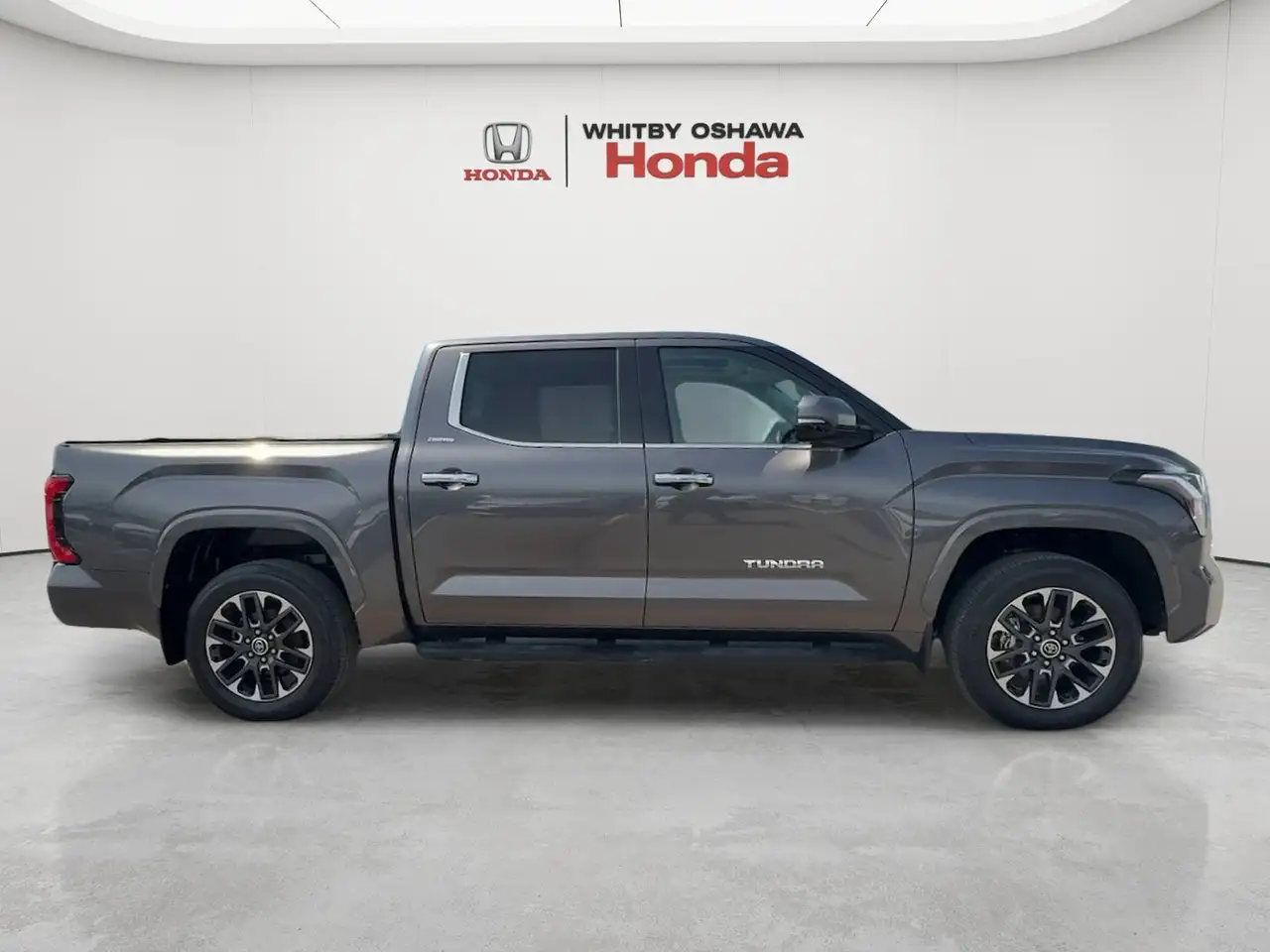 Toyota Tundra снимка Toyota Tundra