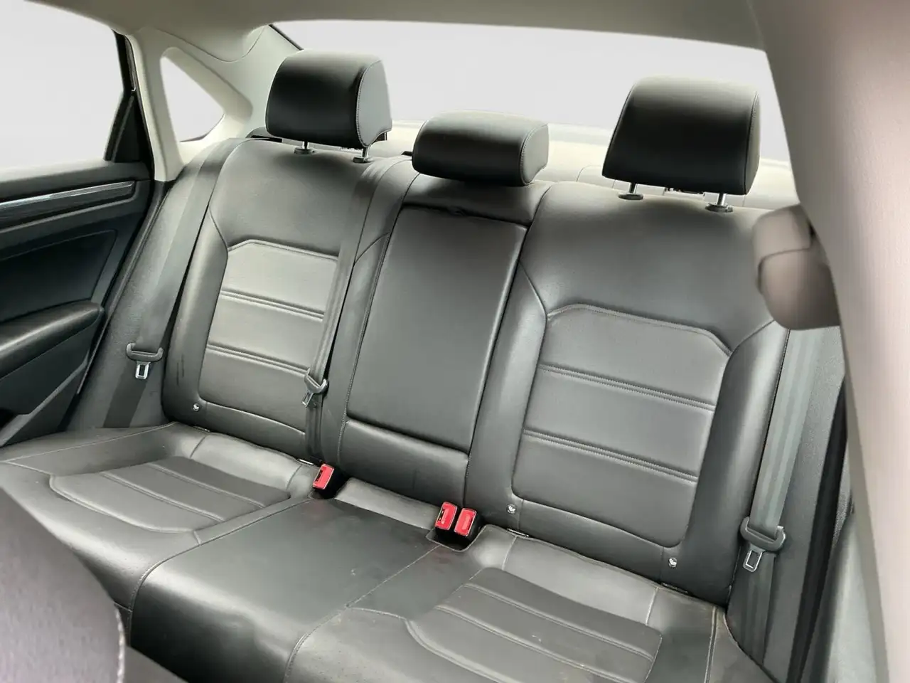 Volkswagen Passat снимка Volkswagen Passat
