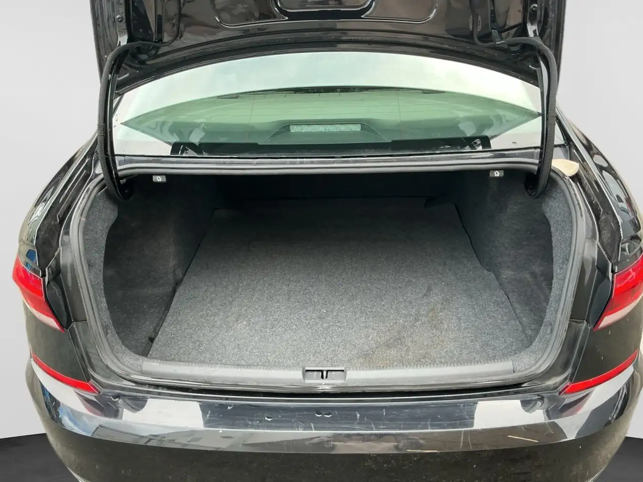 Volkswagen Passat снимка Volkswagen Passat