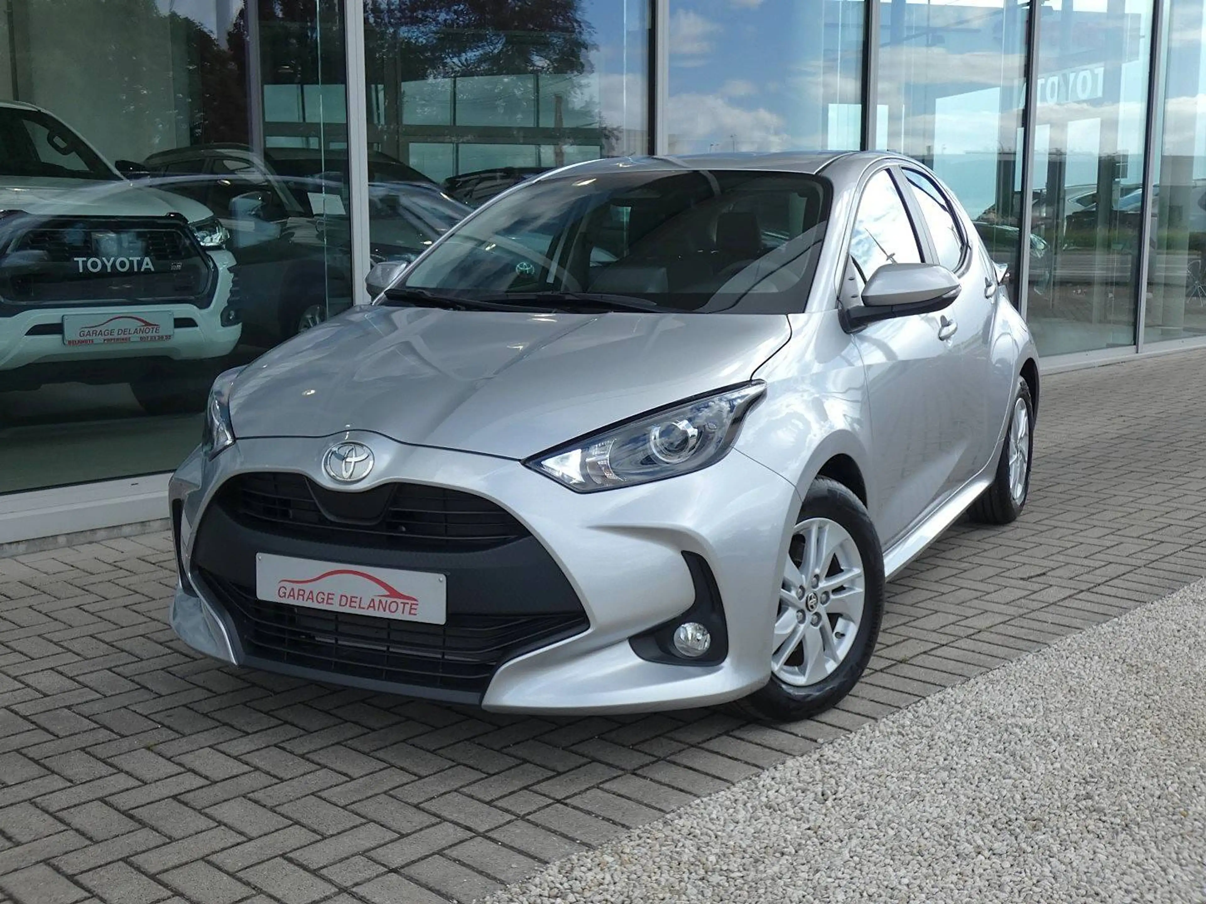 Toyota Yaris Hybrid Dynamic +Apple carplay +Android auto +Parkeercamera +Lichtmetalen velgen +Mistlampen voor *2024* — photo 2
