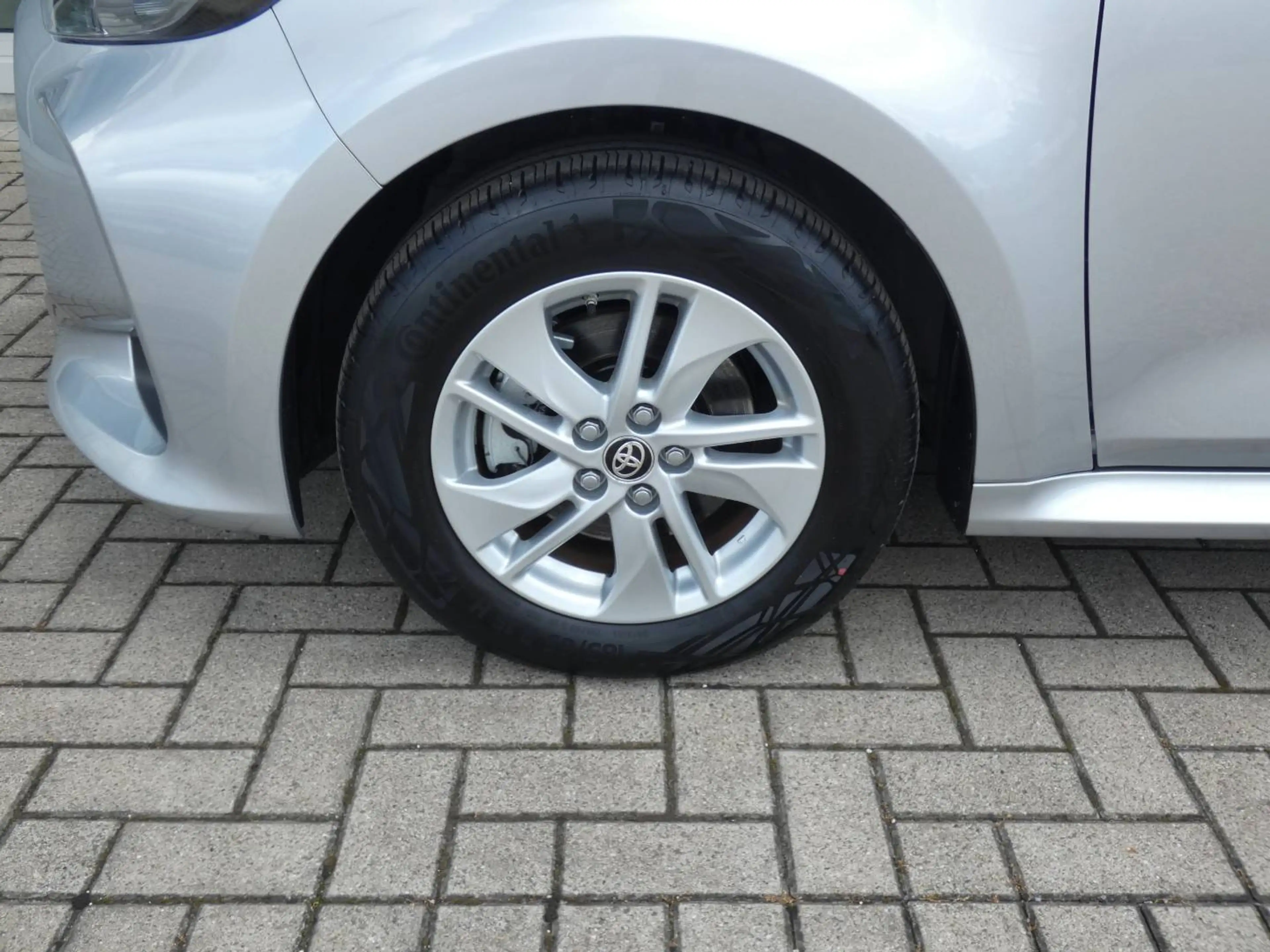 Toyota Yaris Hybrid Dynamic +Apple carplay +Android auto +Parkeercamera +Lichtmetalen velgen +Mistlampen voor *2024* — photo 6