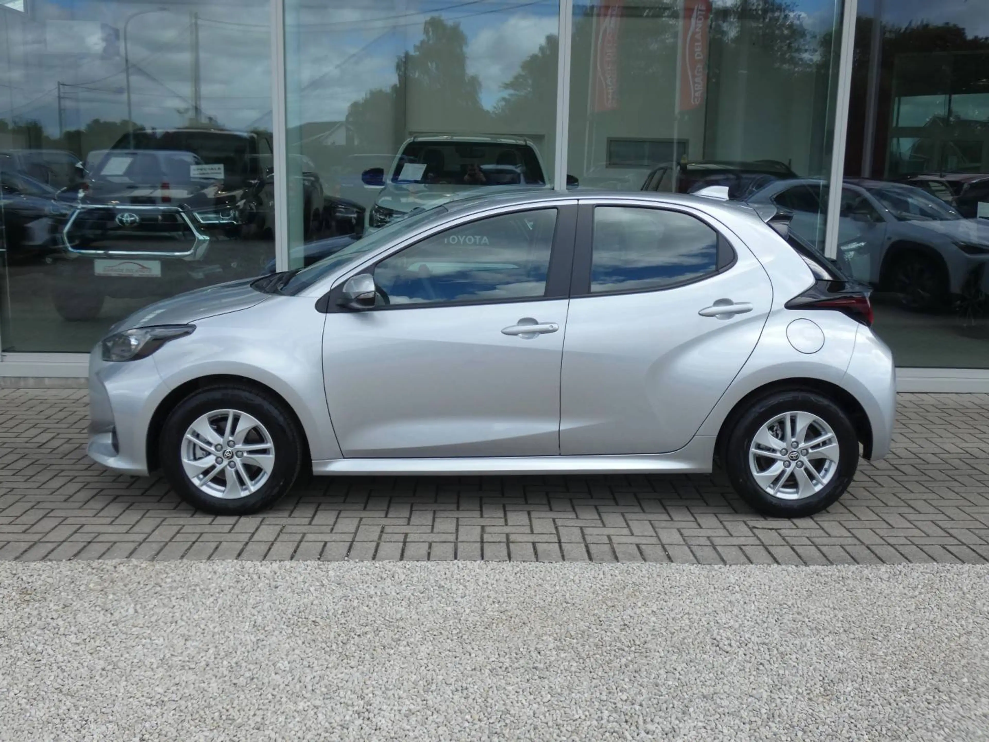 Toyota Yaris Hybrid Dynamic +Apple carplay +Android auto +Parkeercamera +Lichtmetalen velgen +Mistlampen voor *2024* — photo 4