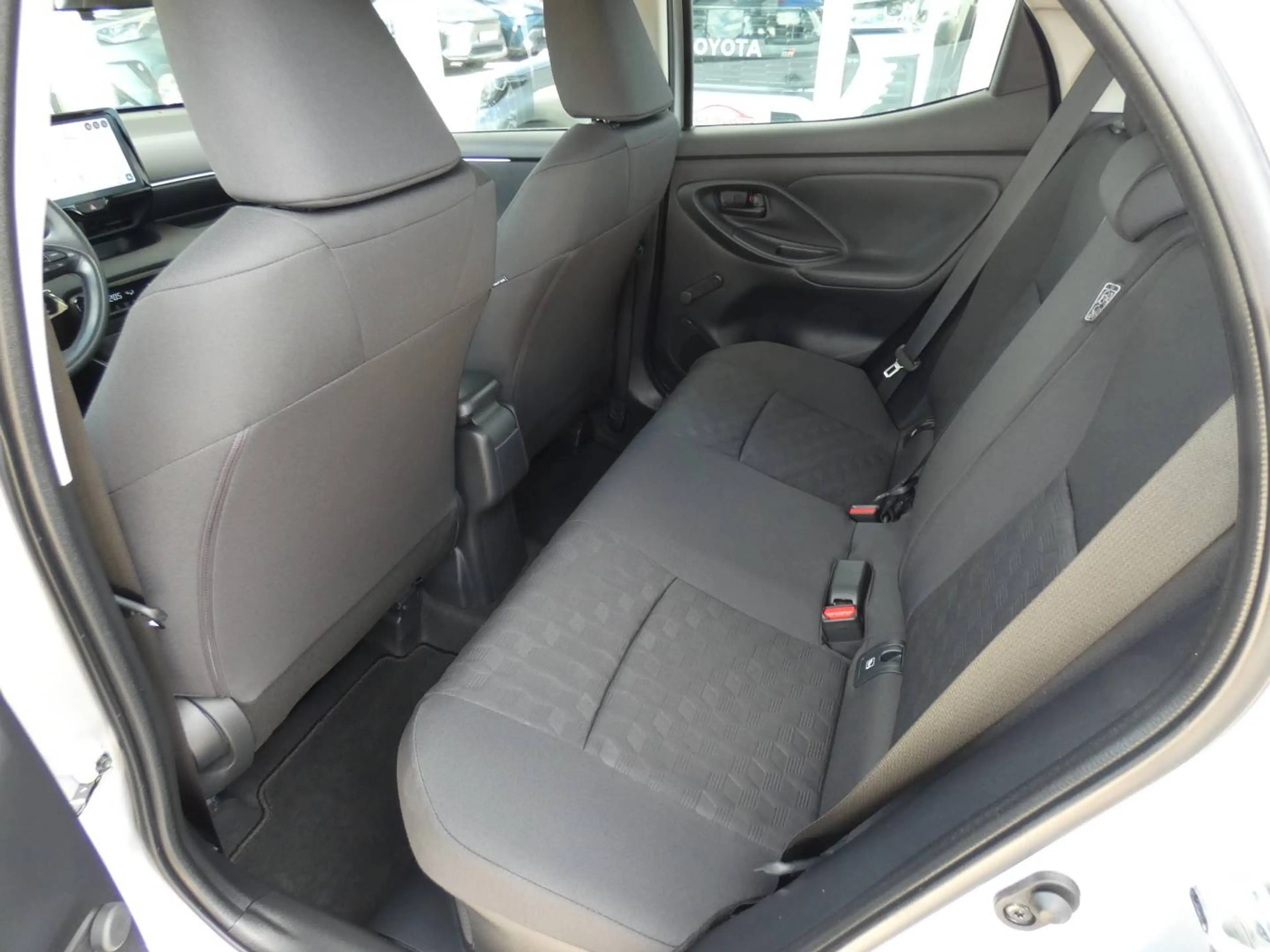 Toyota Yaris Hybrid Dynamic +Apple carplay +Android auto +Parkeercamera +Lichtmetalen velgen +Mistlampen voor *2024* — photo 9