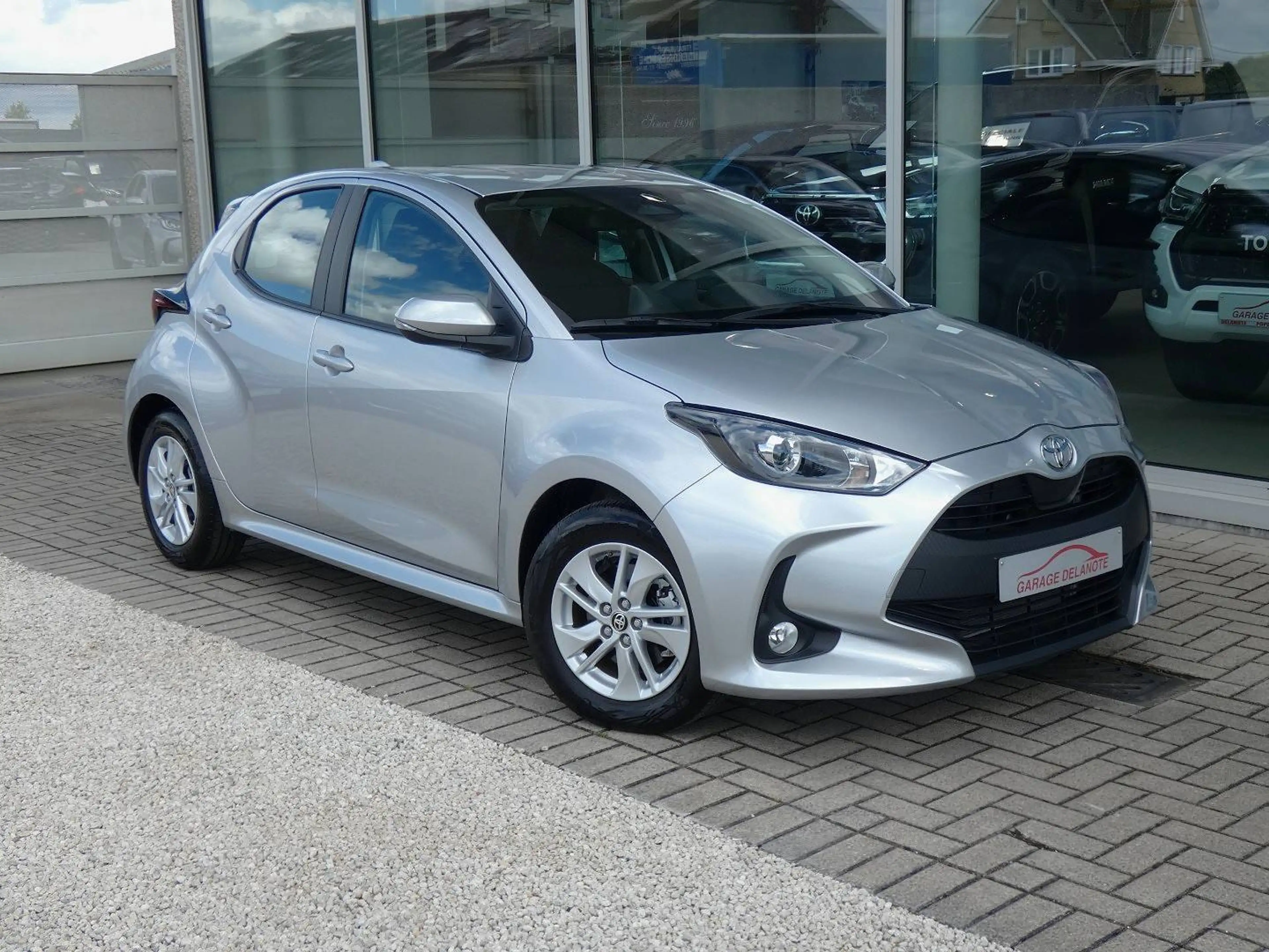 Toyota Yaris Hybrid Dynamic +Apple carplay +Android auto +Parkeercamera +Lichtmetalen velgen +Mistlampen voor *2024*