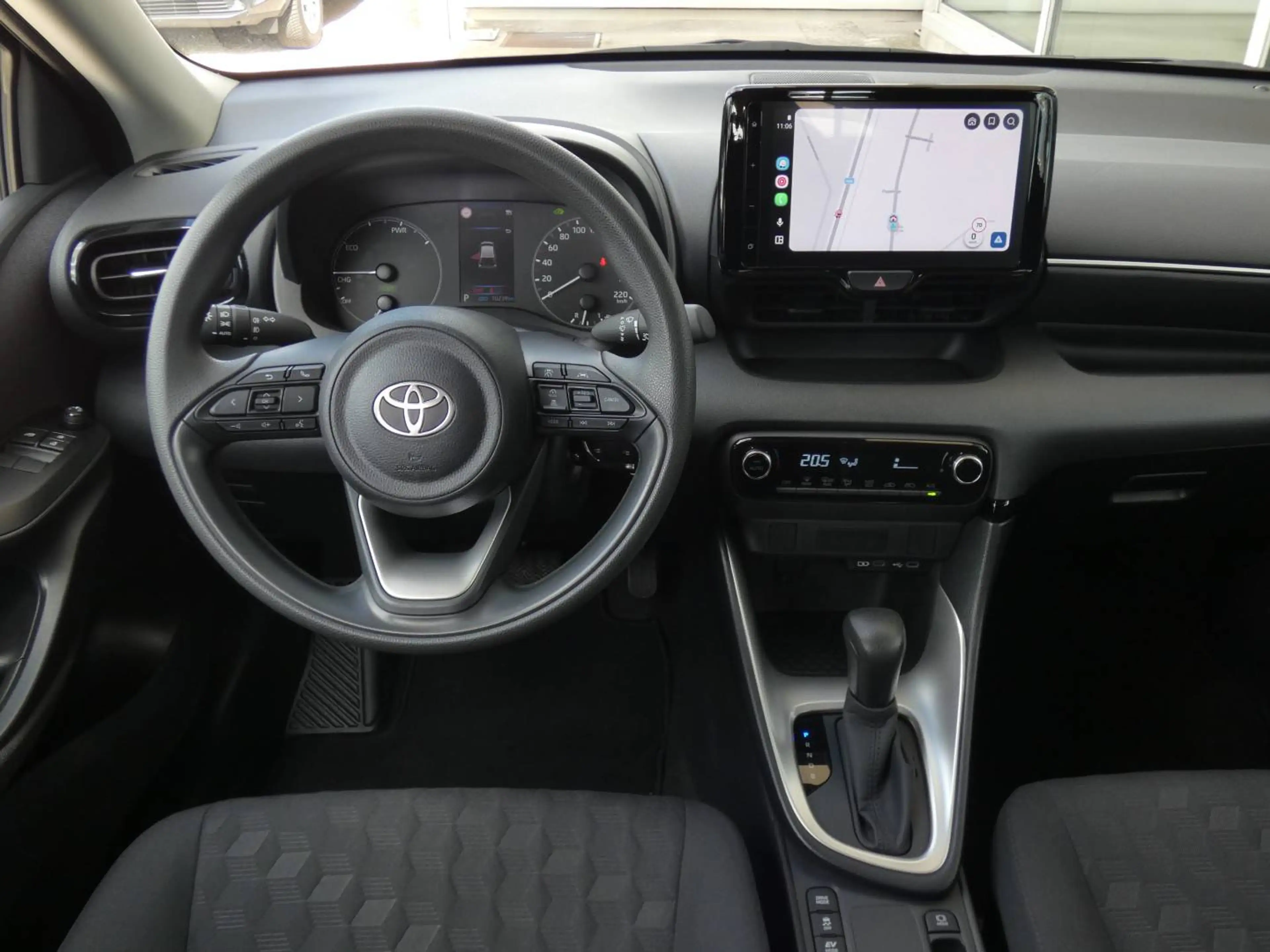 Toyota Yaris Hybrid Dynamic +Apple carplay +Android auto +Parkeercamera +Lichtmetalen velgen +Mistlampen voor *2024* — photo 8