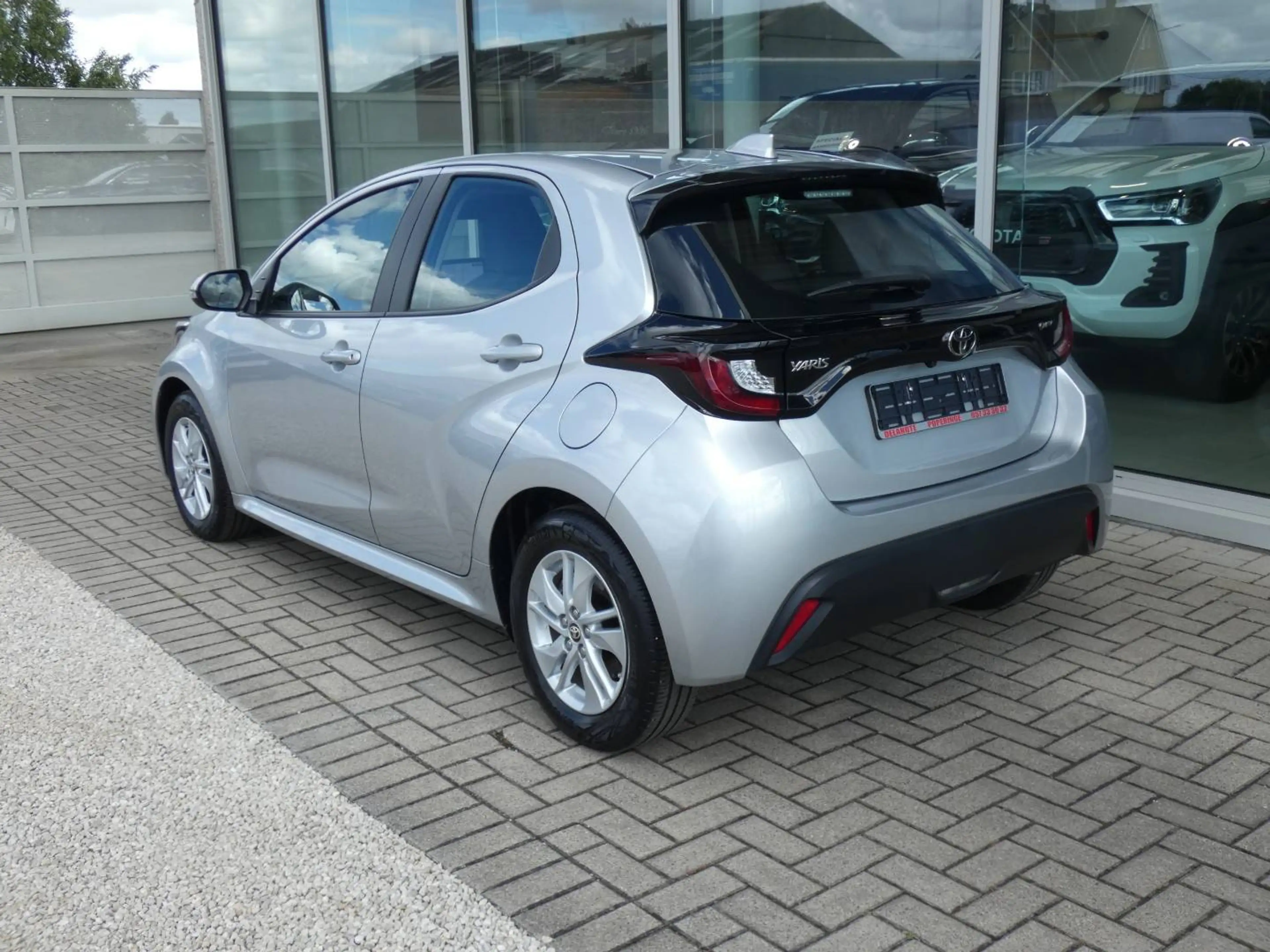 Toyota Yaris Hybrid Dynamic +Apple carplay +Android auto +Parkeercamera +Lichtmetalen velgen +Mistlampen voor *2024* — photo 5