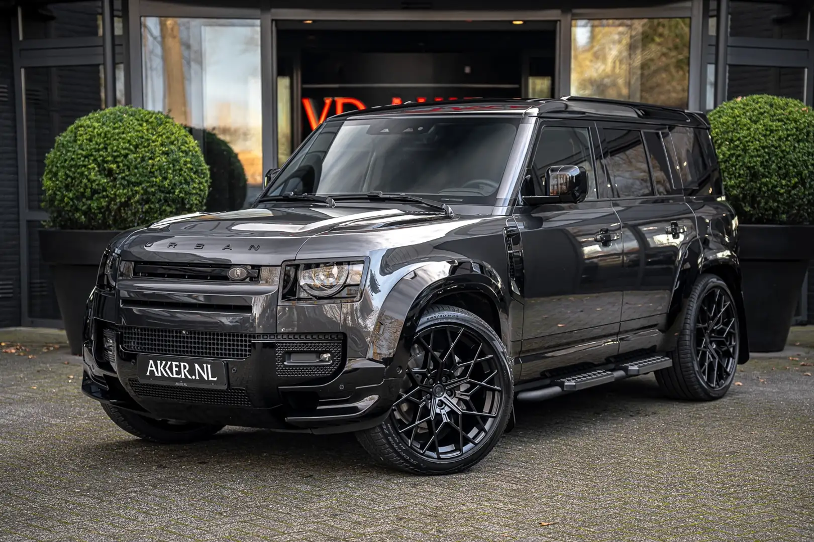 Land Rover Defender LANDROVER 110 P300e X-Dynamic HSE URBAN | Stoelven Gris - 1