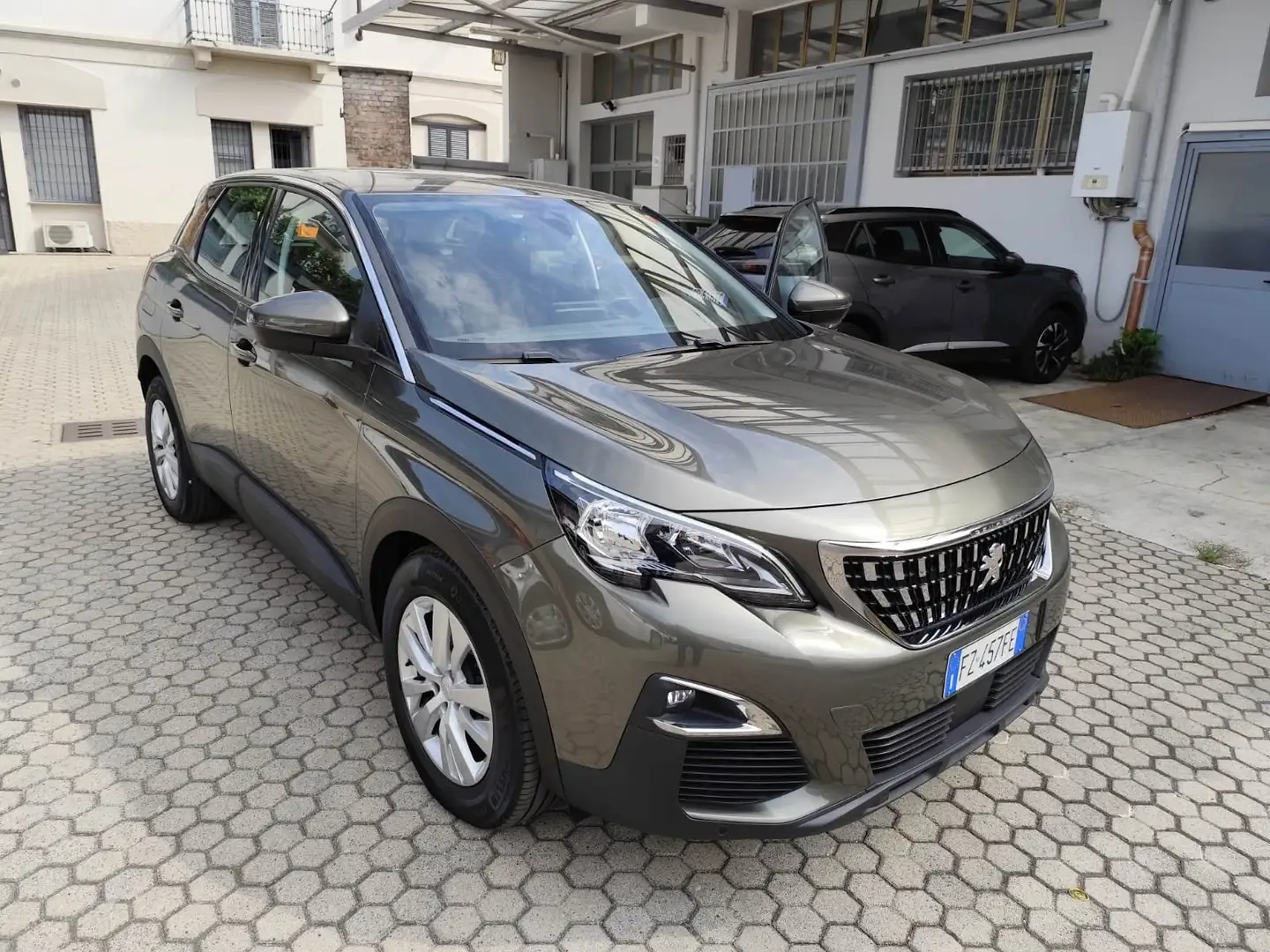 Peugeot 3008 3008 II 2016 1.5 bluehdi Active s Marrone - 2
