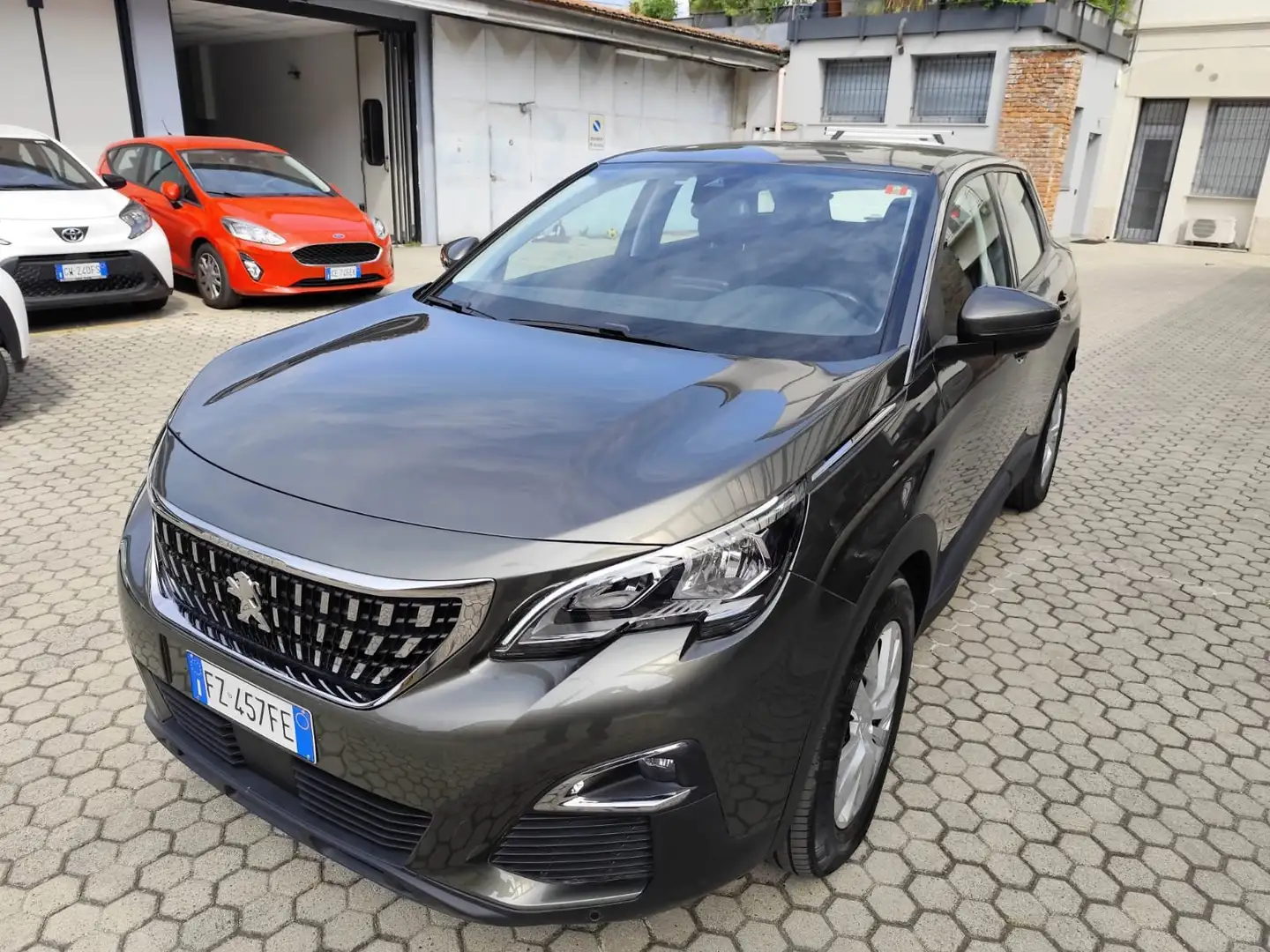 Peugeot 3008 3008 II 2016 1.5 bluehdi Active s Marrone - 1
