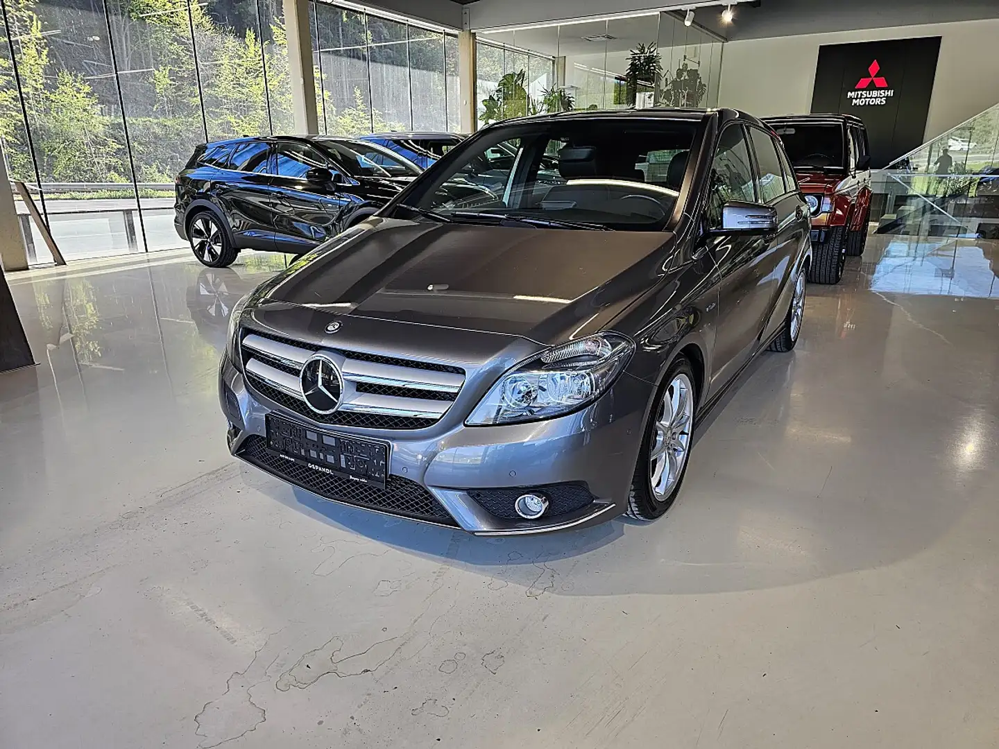 Mercedes-Benz B 180 BlueEfficiency Silber - 1